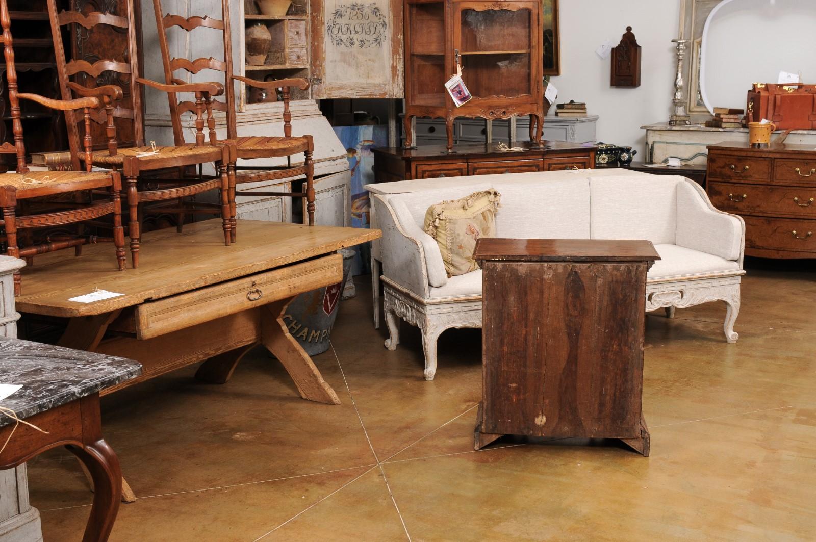 Italian 1840s Bedside Chest with Four Drawers, Burl Panels and Bracket Feet For Sale 1