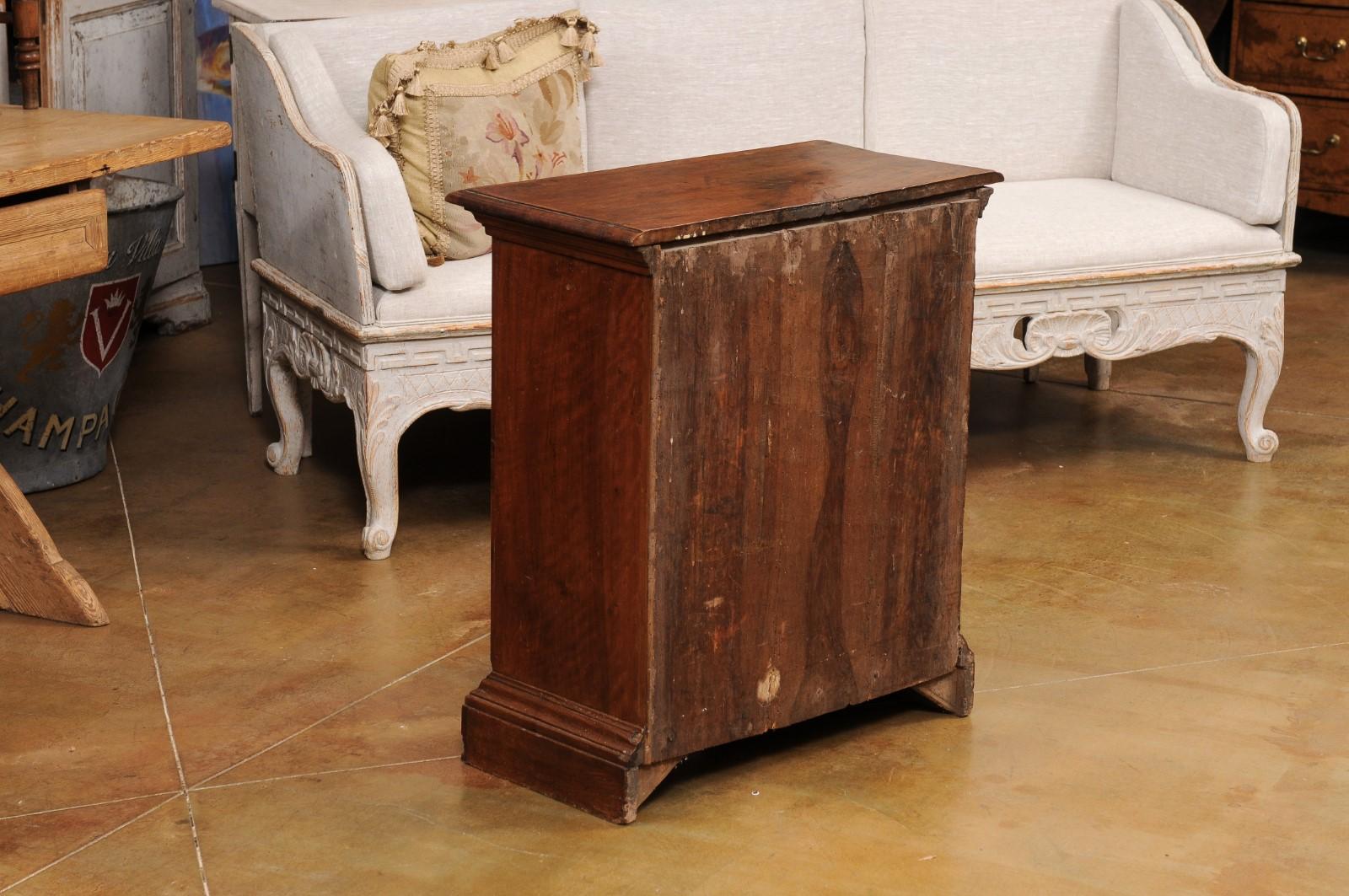 Italian 1840s Bedside Chest with Four Drawers, Burl Panels and Bracket Feet For Sale 2