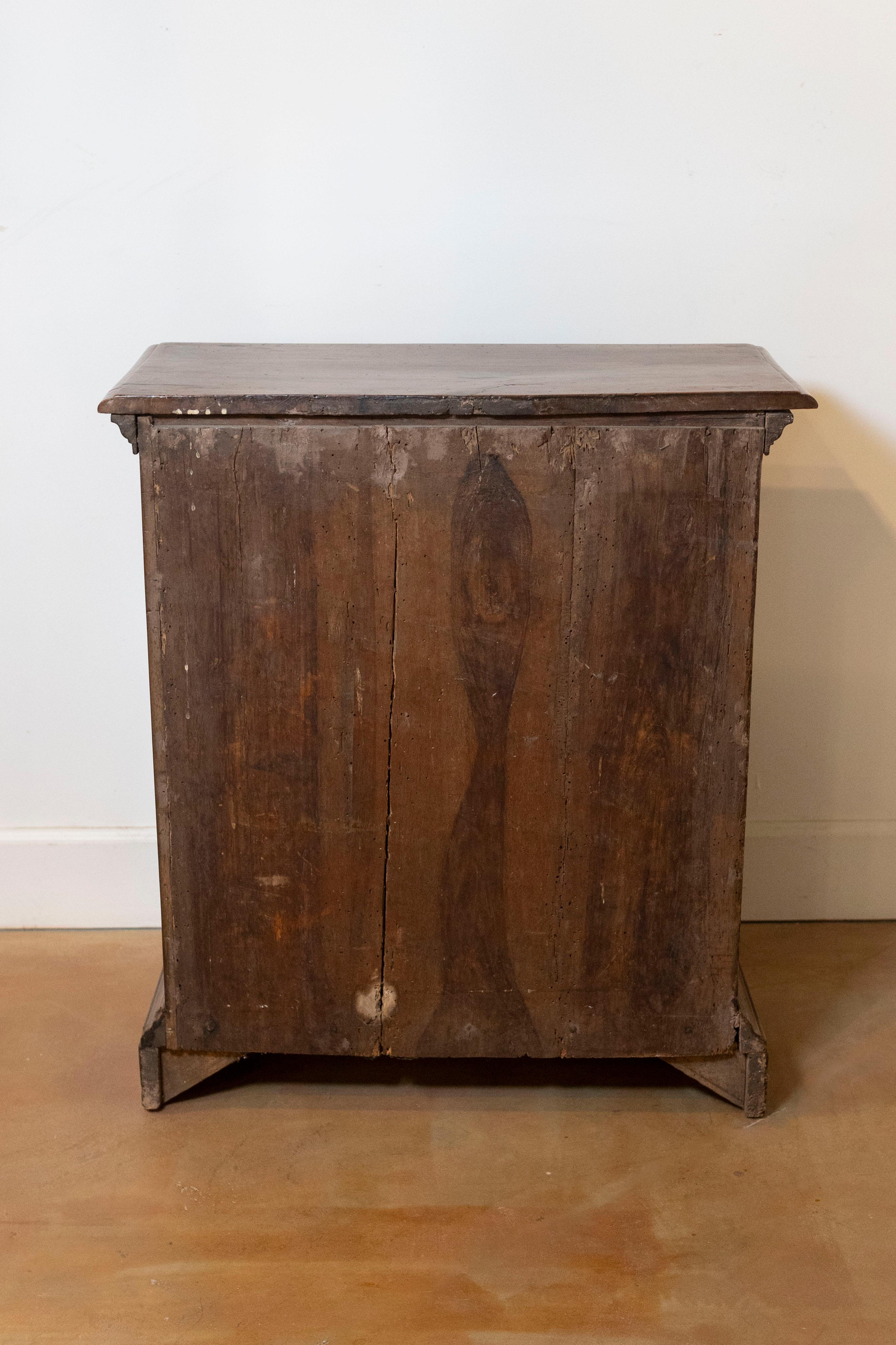 Italian 1840s Bedside Chest with Four Drawers, Burl Panels and Bracket Feet For Sale 1