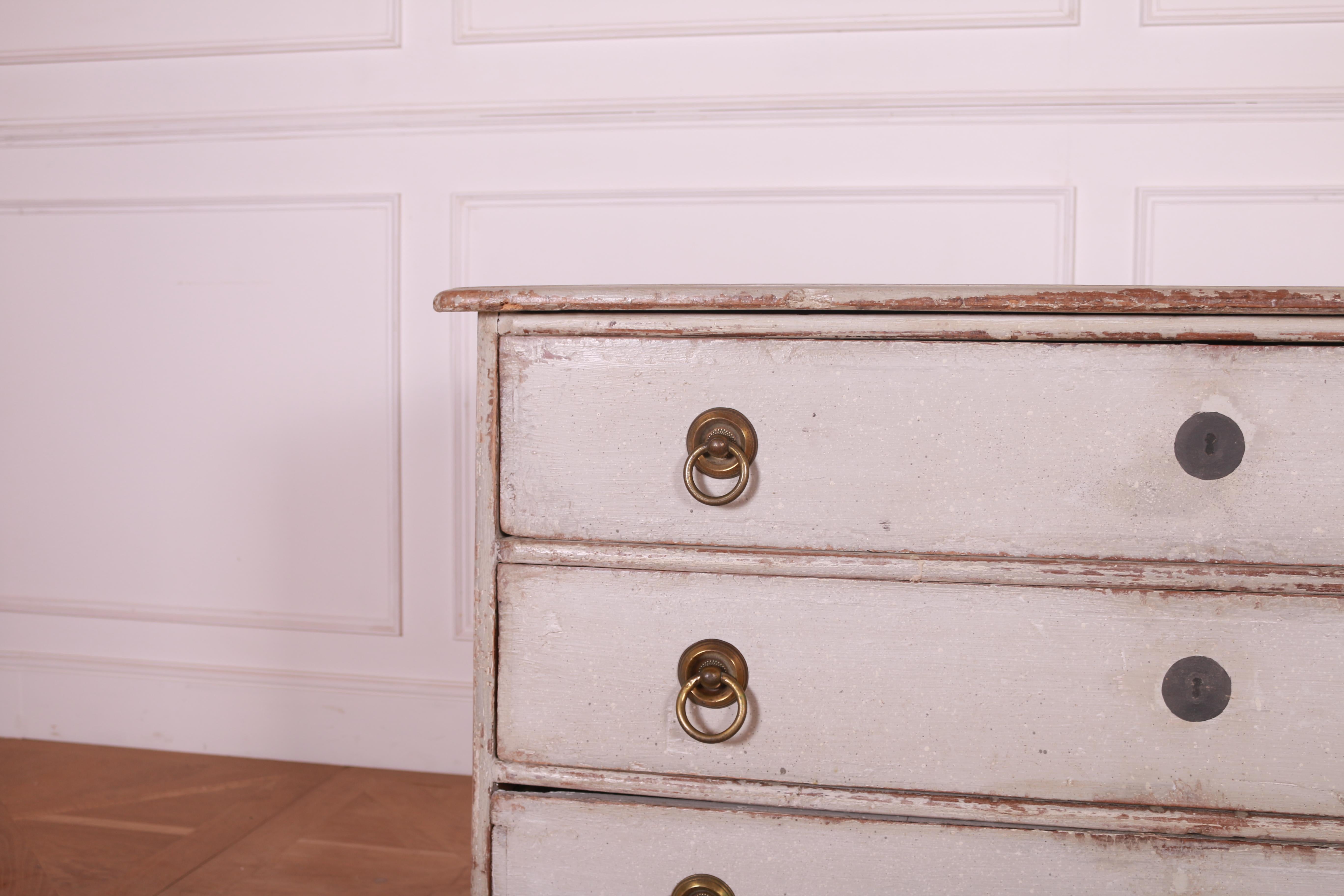 Italian 1840s Light Gray Painted Three-Drawer Commode with Carved Bracket Feet In Good Condition In Atlanta, GA