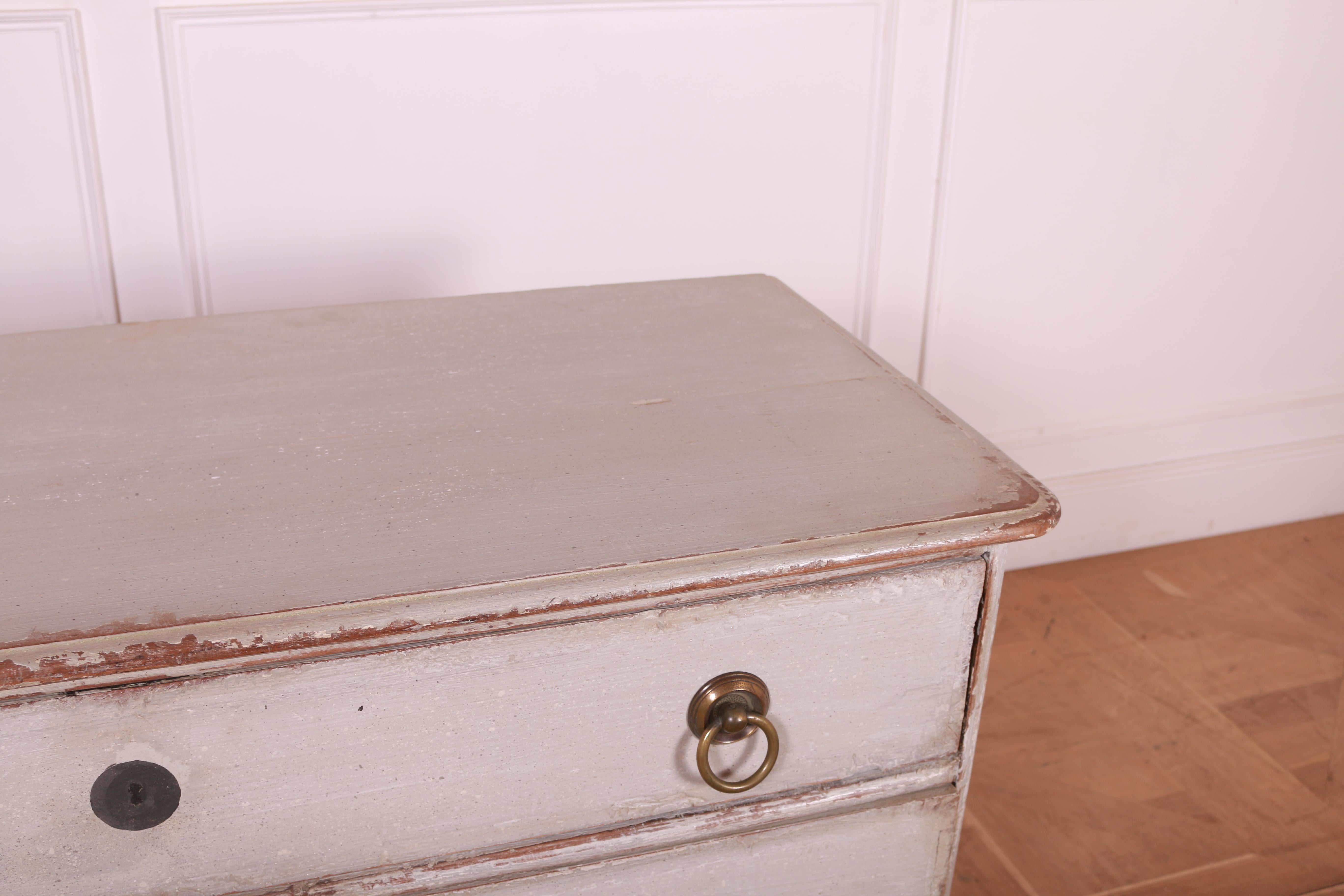 Italian 1840s Light Gray Painted Three-Drawer Commode with Carved Bracket Feet 3