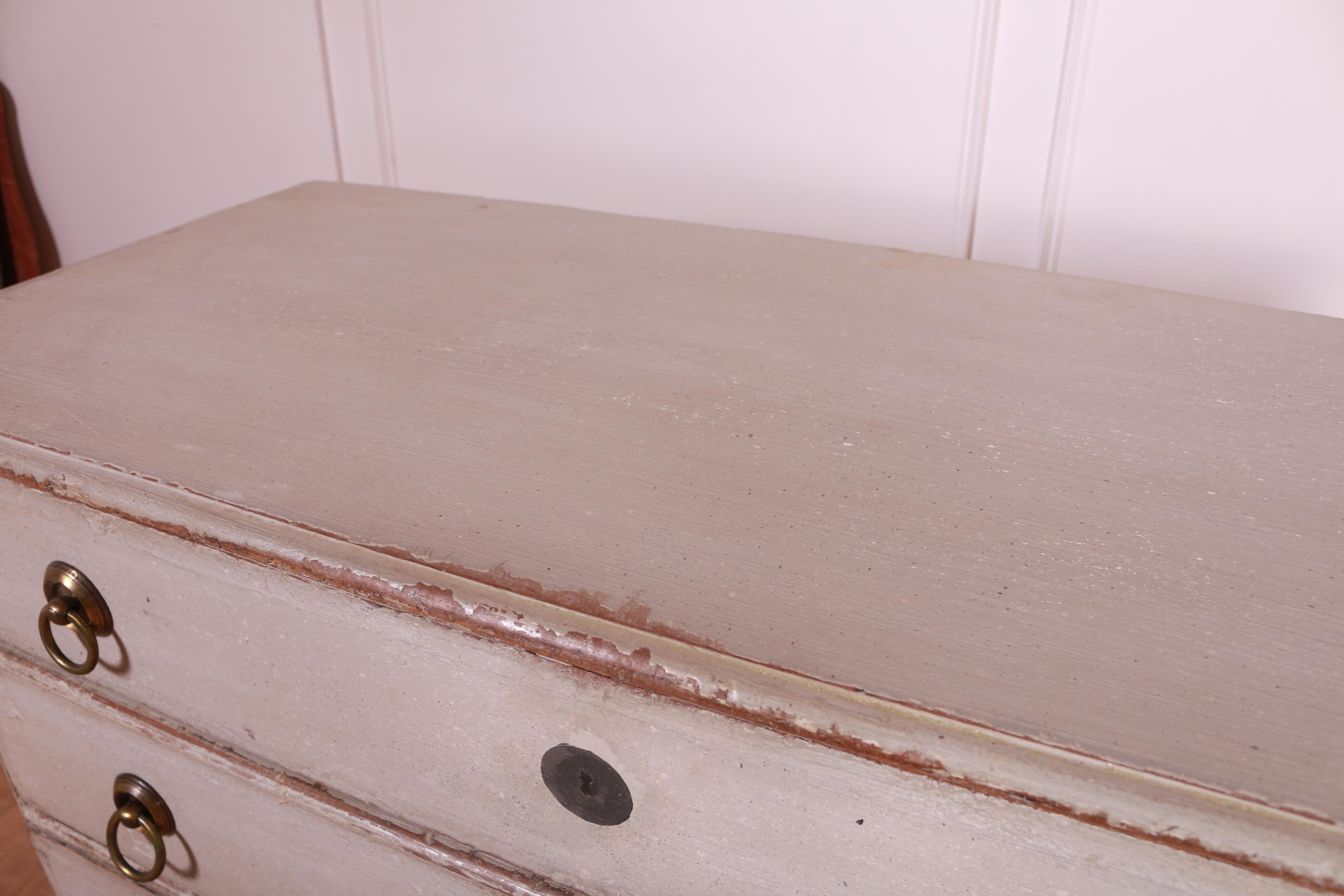 Italian 1840s Light Gray Painted Three-Drawer Commode with Carved Bracket Feet 4