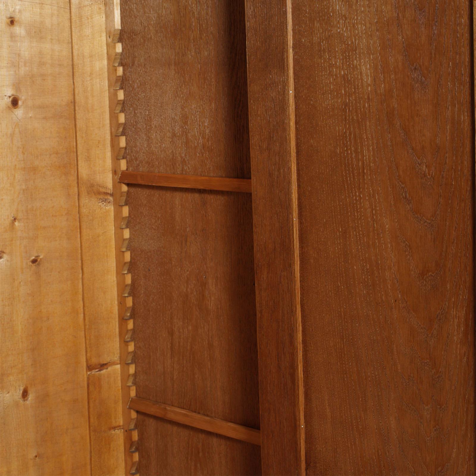 Armoire ou bibliothèque italienne Louis Philippe des années 1850, en noyer blond et placage de noyer Bon état - En vente à Vigonza, Padua