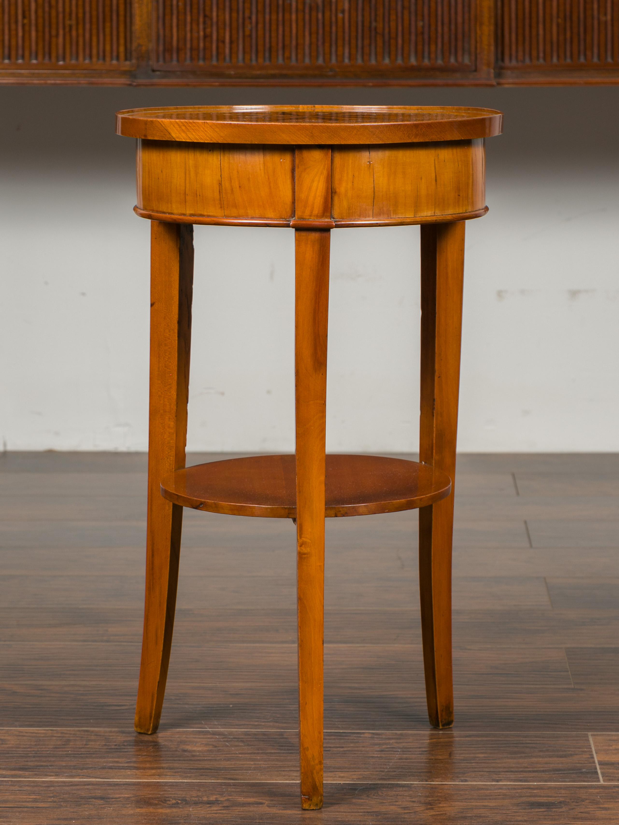 Italian 1850s Walnut Guéridon Table with Star Marquetry and Single Drawer For Sale 5