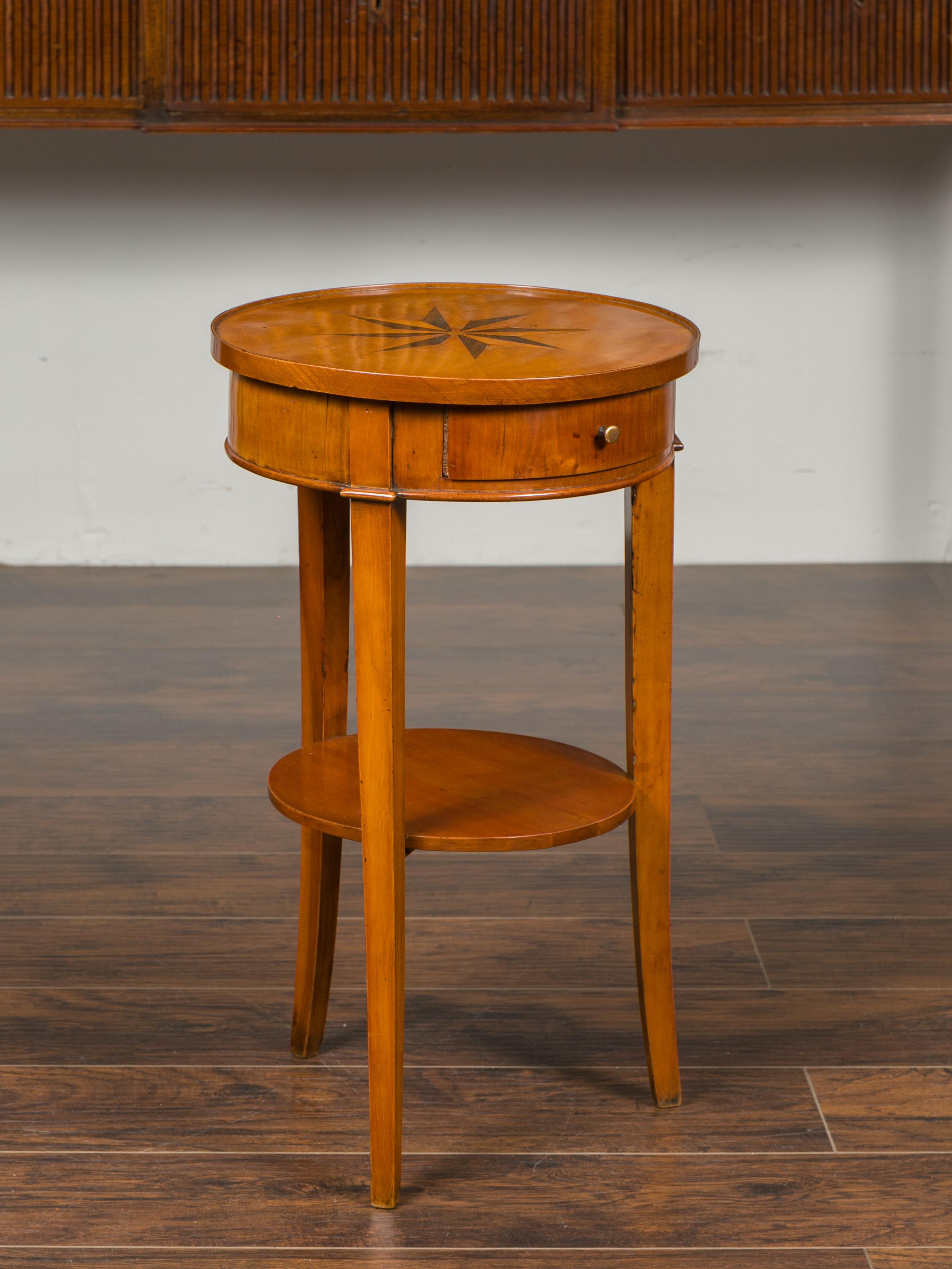 Italian 1850s Walnut Guéridon Table with Star Marquetry and Single Drawer For Sale 2