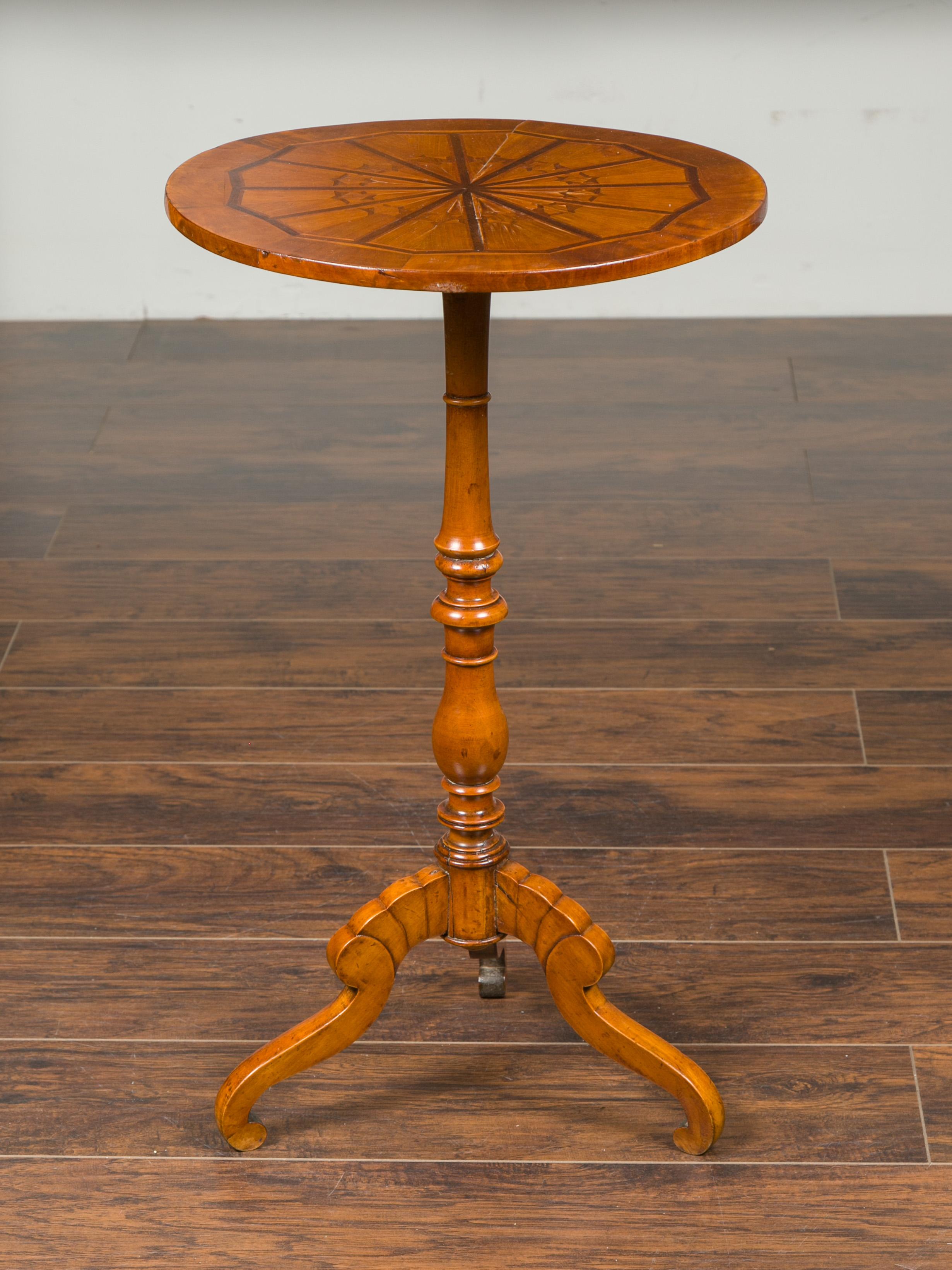 Italian 1850s Walnut Guéridon Table with Star Marquetry and Tripod Pedestal Base 6