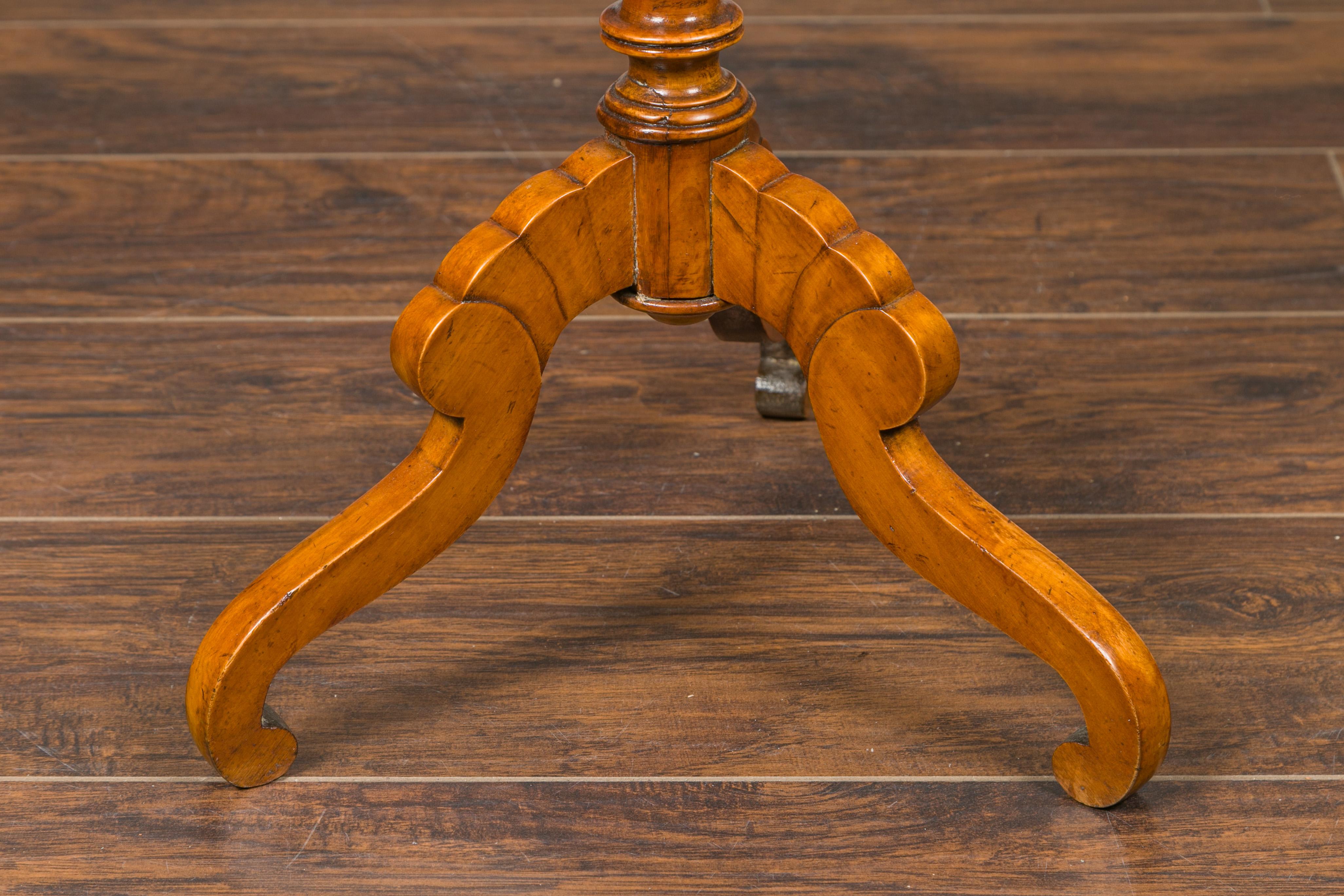 Italian 1850s Walnut Guéridon Table with Star Marquetry and Tripod Pedestal Base 3