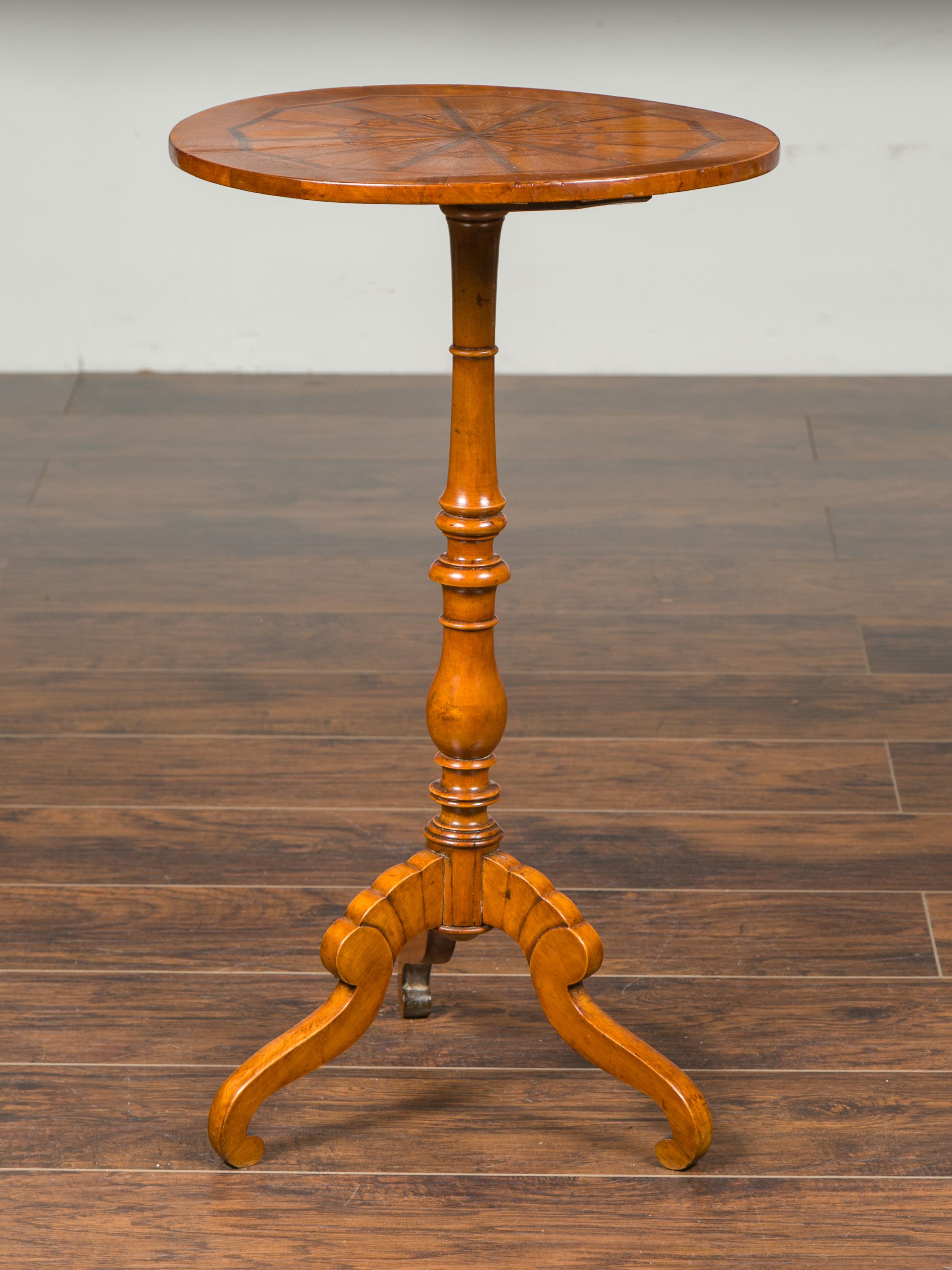 Italian 1850s Walnut Guéridon Table with Star Marquetry and Tripod Pedestal Base 5