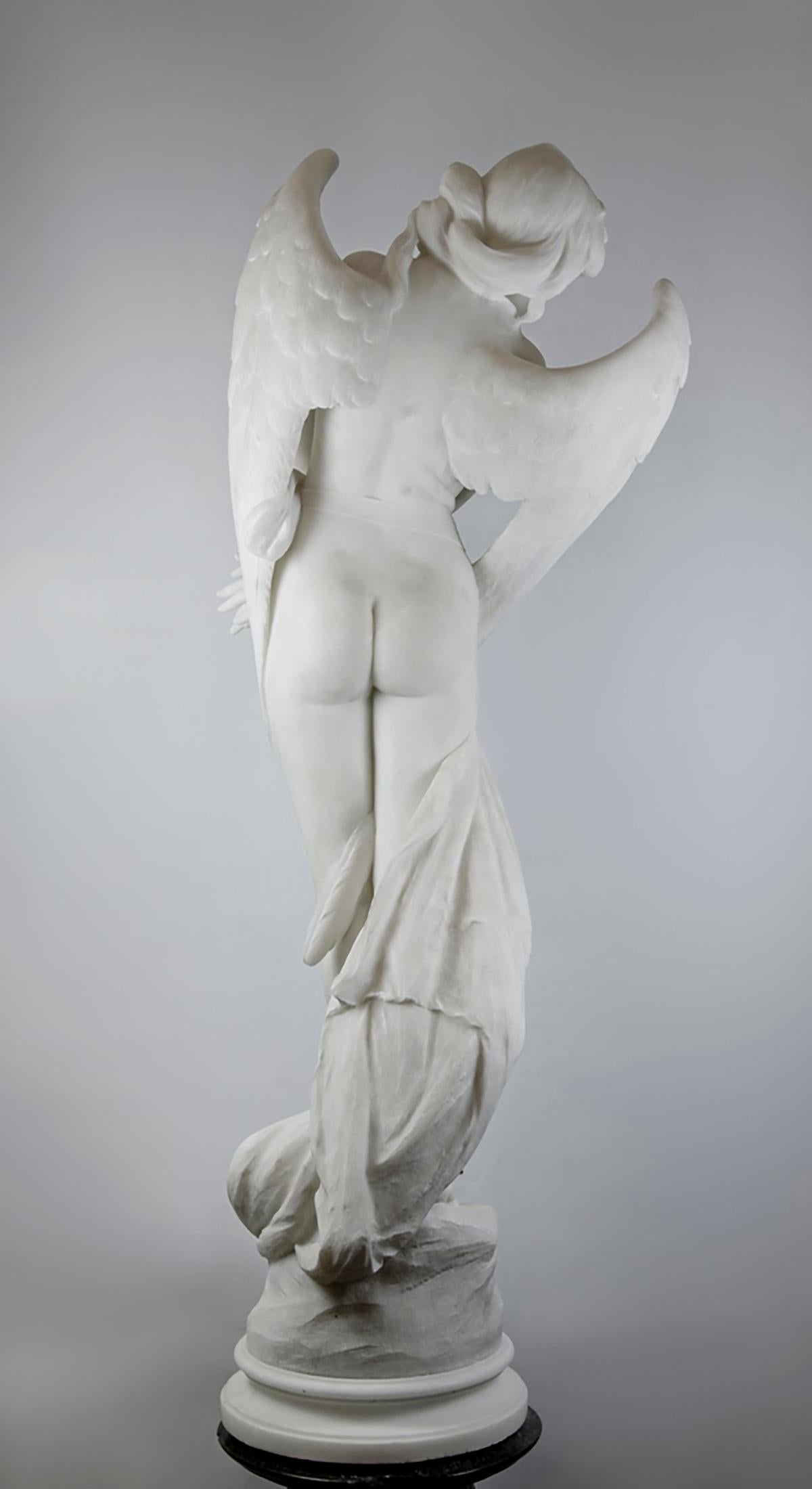A very fine 19th century Italian Carrara marble sculpture depicting a wonderful angel, original carved marble, by Emilio Fiaschi (Italian, 1858-1941). The intricately carved marble figure of the angel reflects the majesty of the sculpture and the
