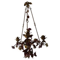 Lampadario italiano del 1870 in porcellana policroma di Tole con fiori e catena