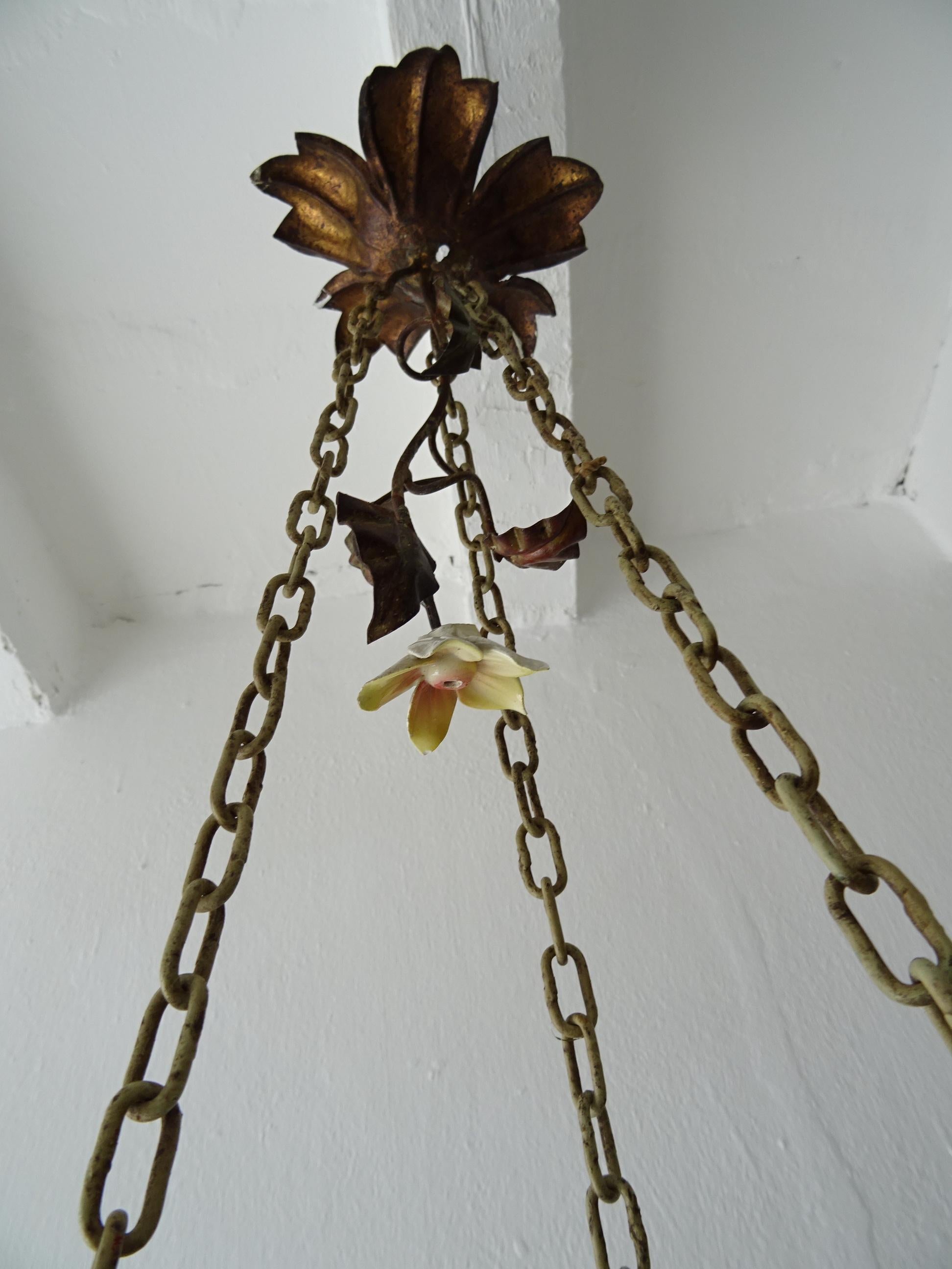 Italian 1870 Tole Polychrome  Porcelain Flowers with Chain Pastel Chandelier In Good Condition In Modena (MO), Modena (Mo)