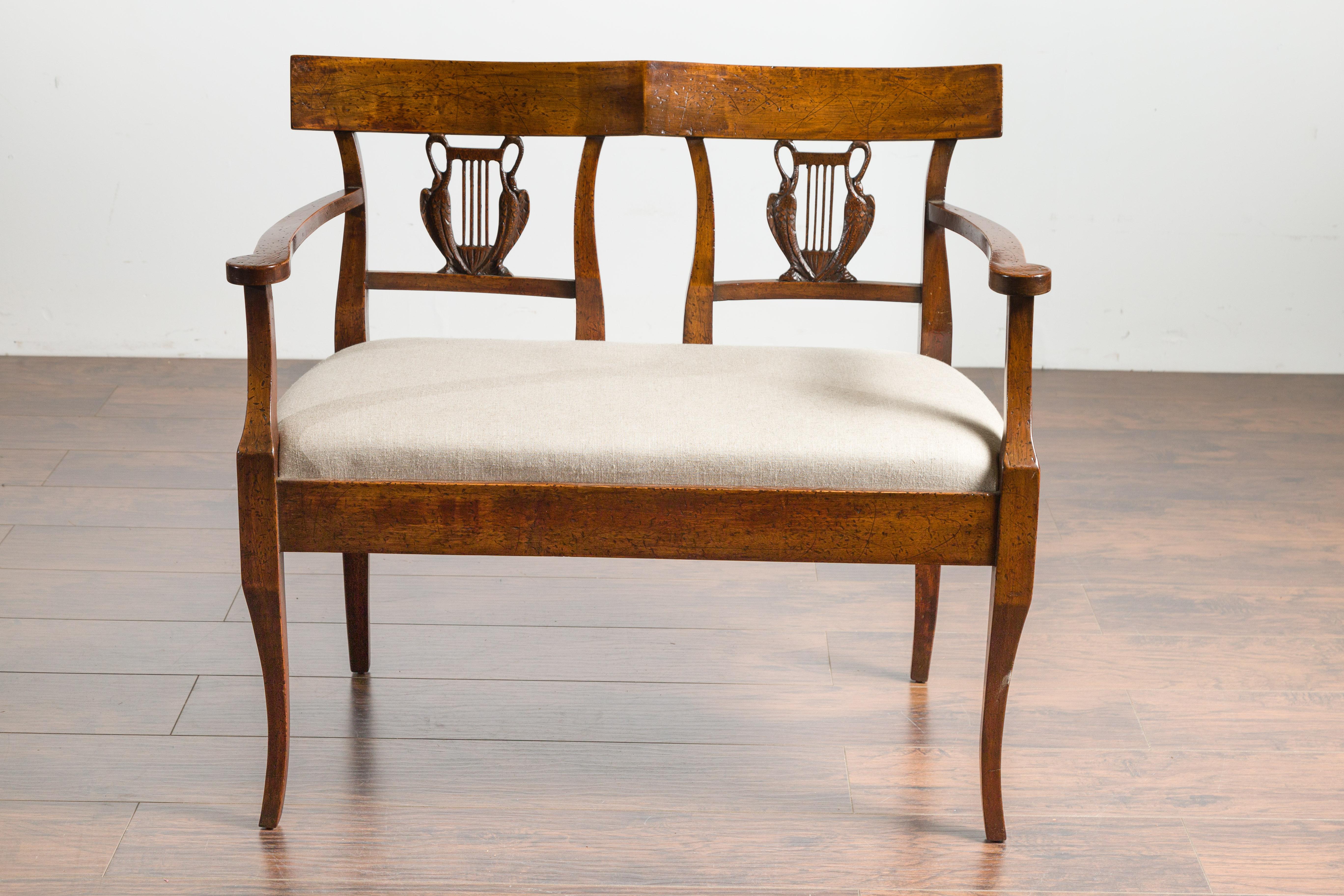 Italian 1870s Carved Walnut Two-Seats Settee with Swan Motifs and New Upholstery In Good Condition In Atlanta, GA