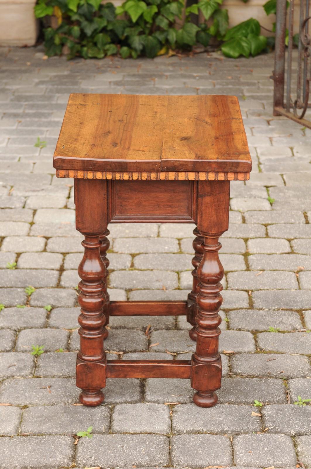 Italian 1870s Walnut Side Table with Dentil Molding, Drawer and Turned Base For Sale 6