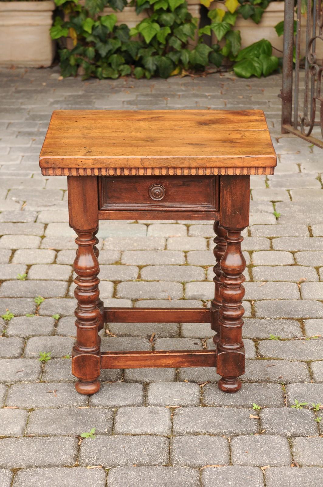 Italian 1870s Walnut Side Table with Dentil Molding, Drawer and Turned Base For Sale 7