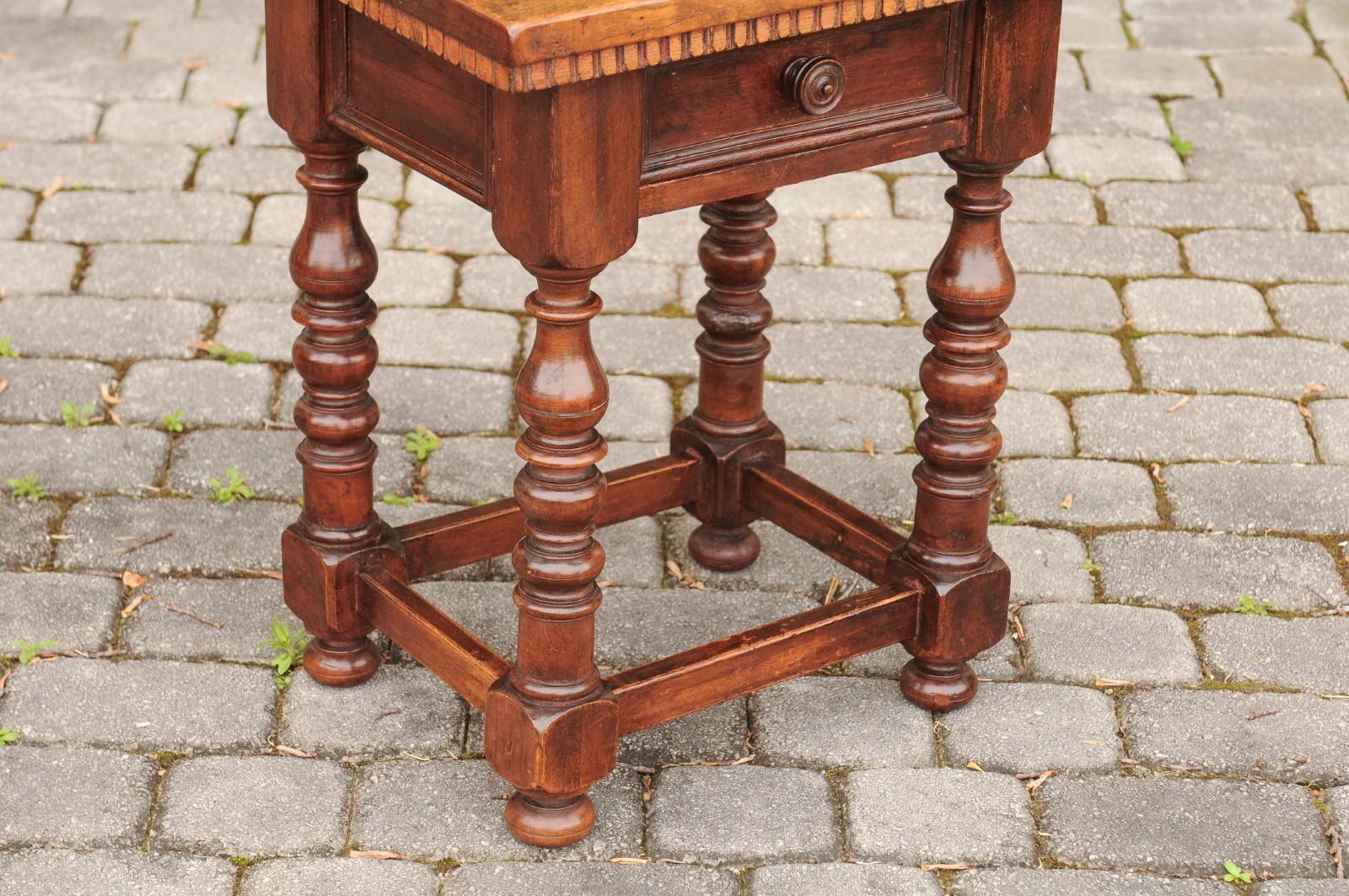 Italian 1870s Walnut Side Table with Dentil Molding, Drawer and Turned Base For Sale 1