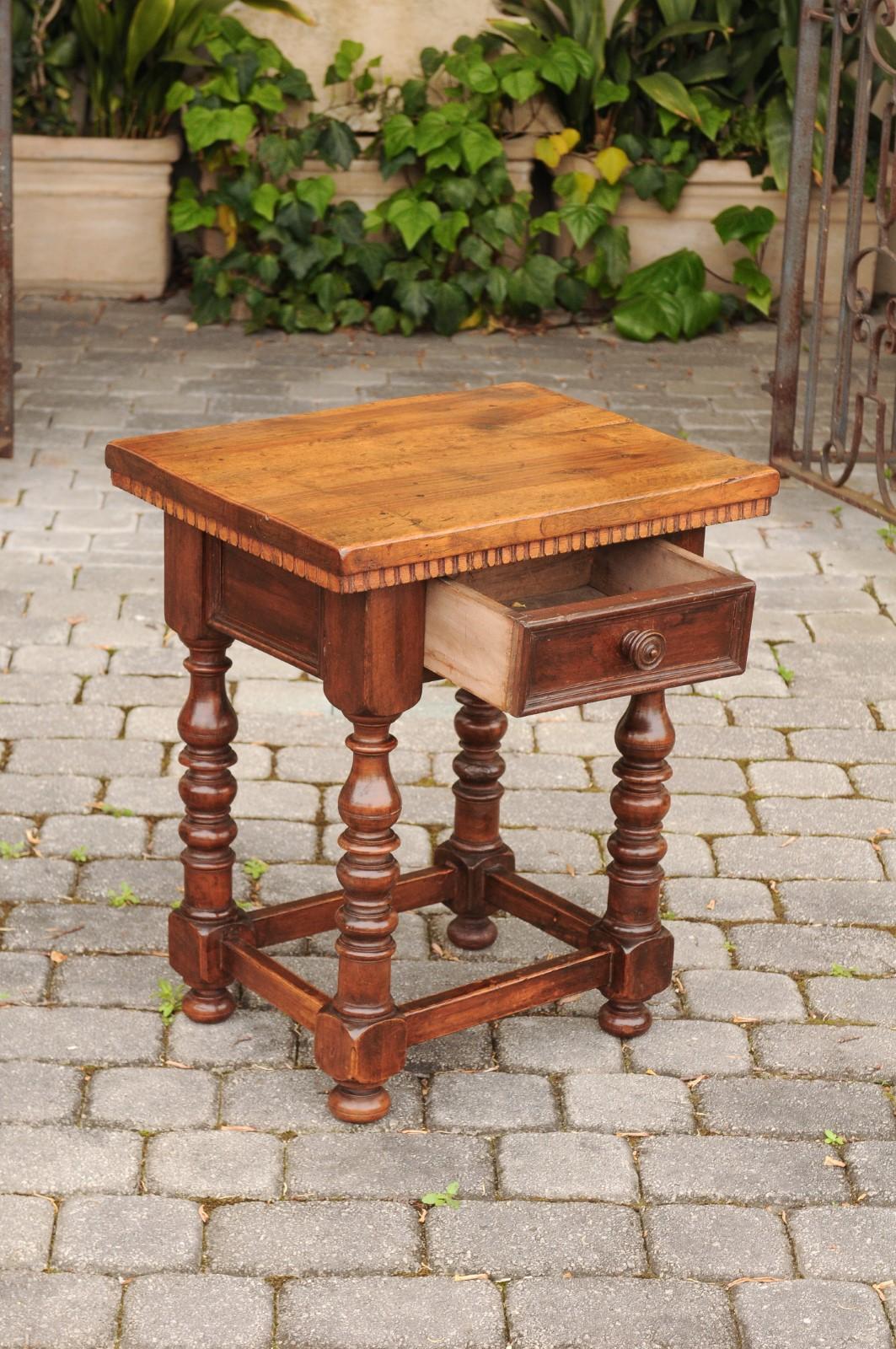 Italian 1870s Walnut Side Table with Dentil Molding, Drawer and Turned Base For Sale 2
