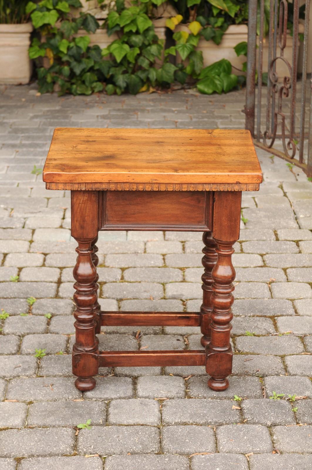 Italian 1870s Walnut Side Table with Dentil Molding, Drawer and Turned Base For Sale 5