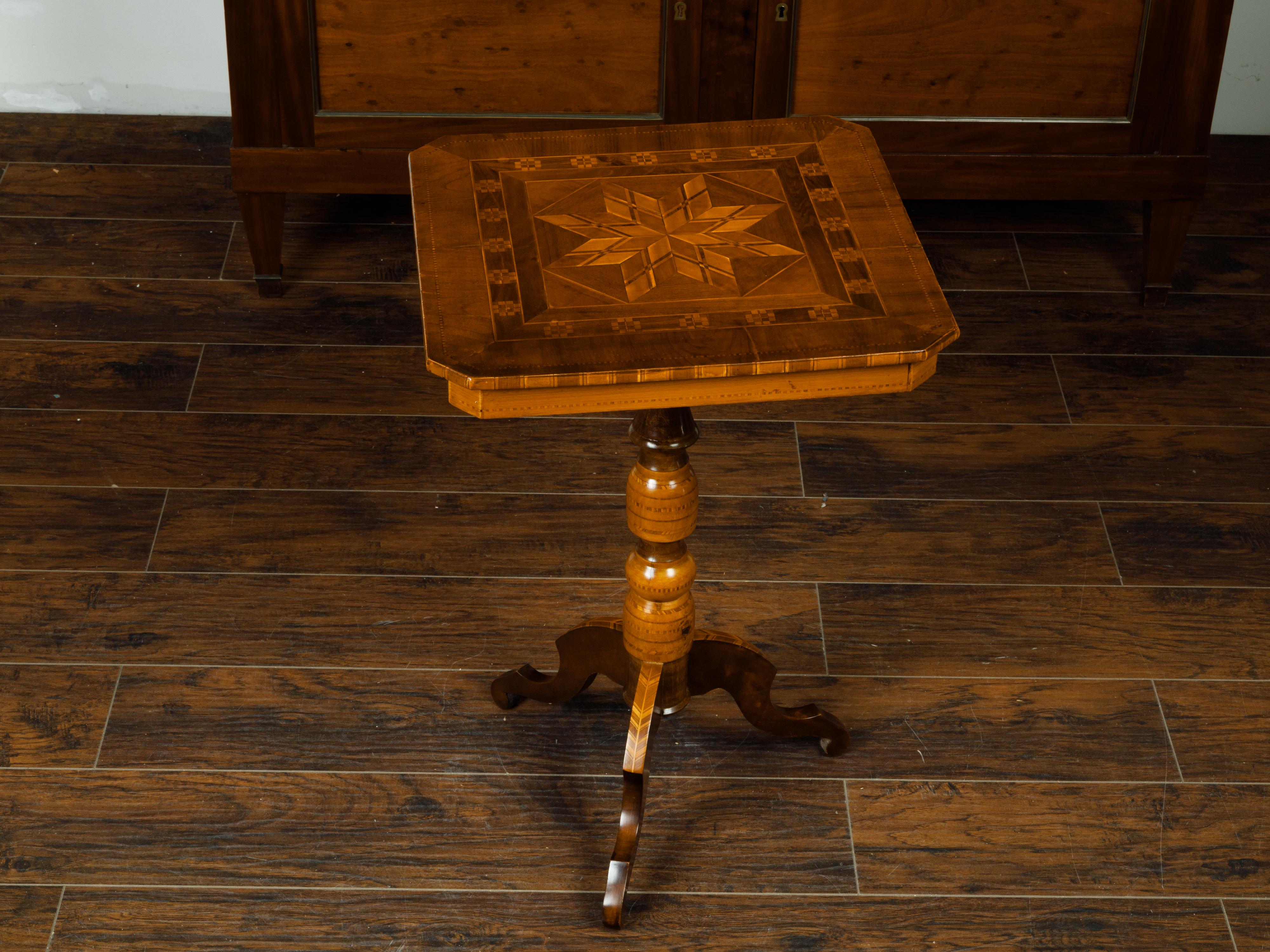 Italian 1880s Guéridon Pedestal Table with Marquetry Décor and Tripod Base For Sale 4