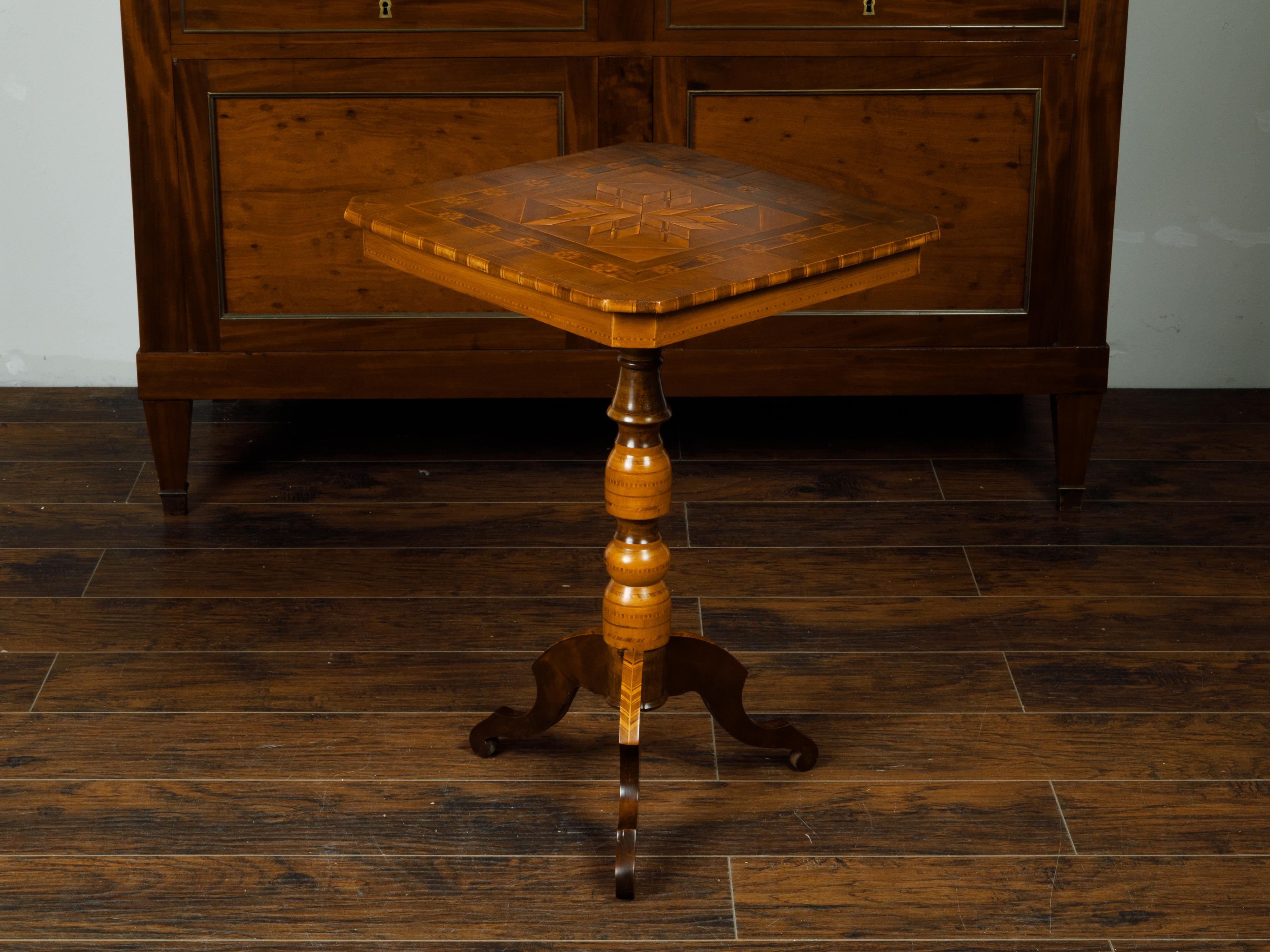 Wood Italian 1880s Guéridon Pedestal Table with Marquetry Décor and Tripod Base For Sale