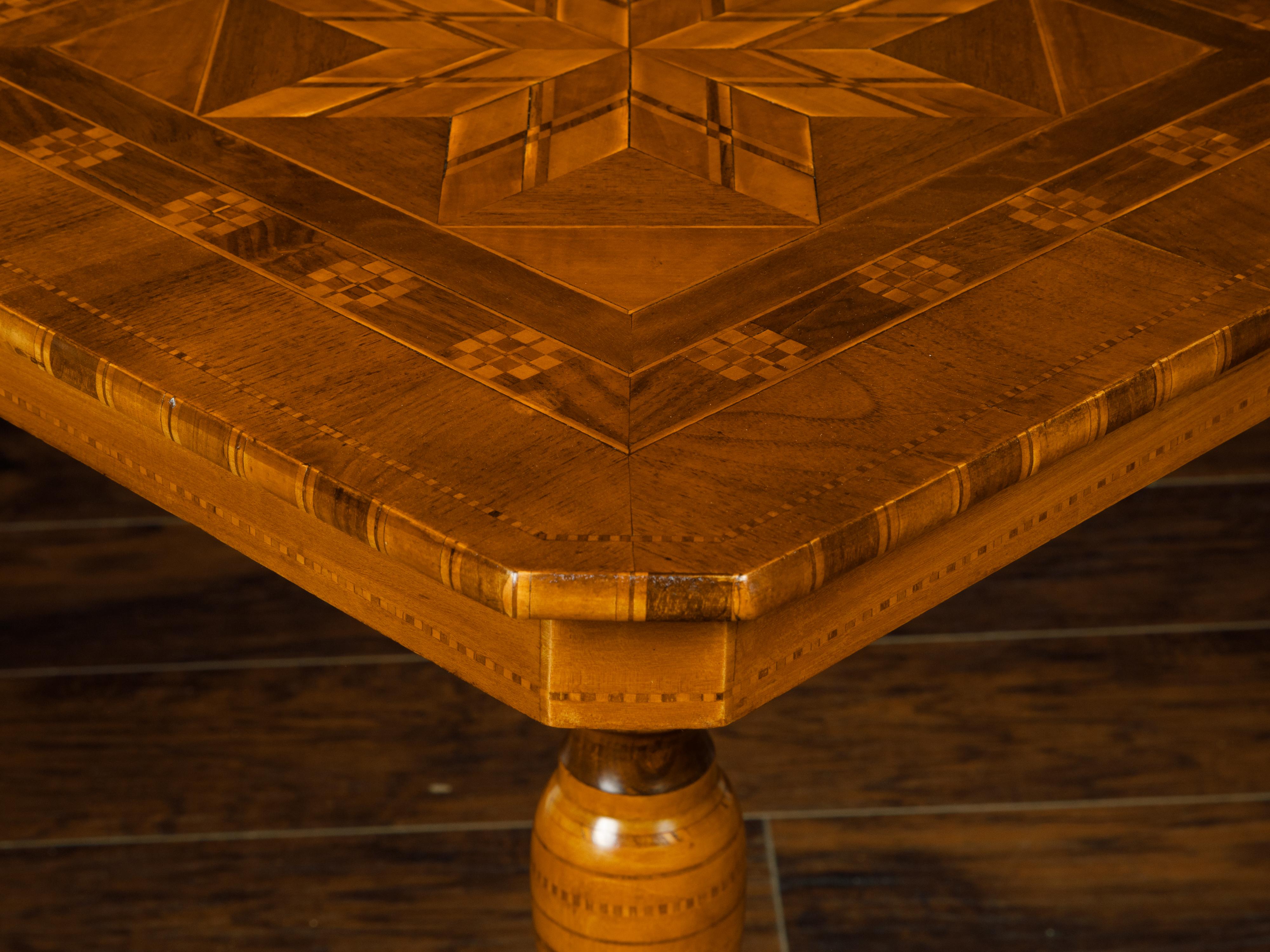 Italian 1880s Guéridon Pedestal Table with Marquetry Décor and Tripod Base For Sale 1