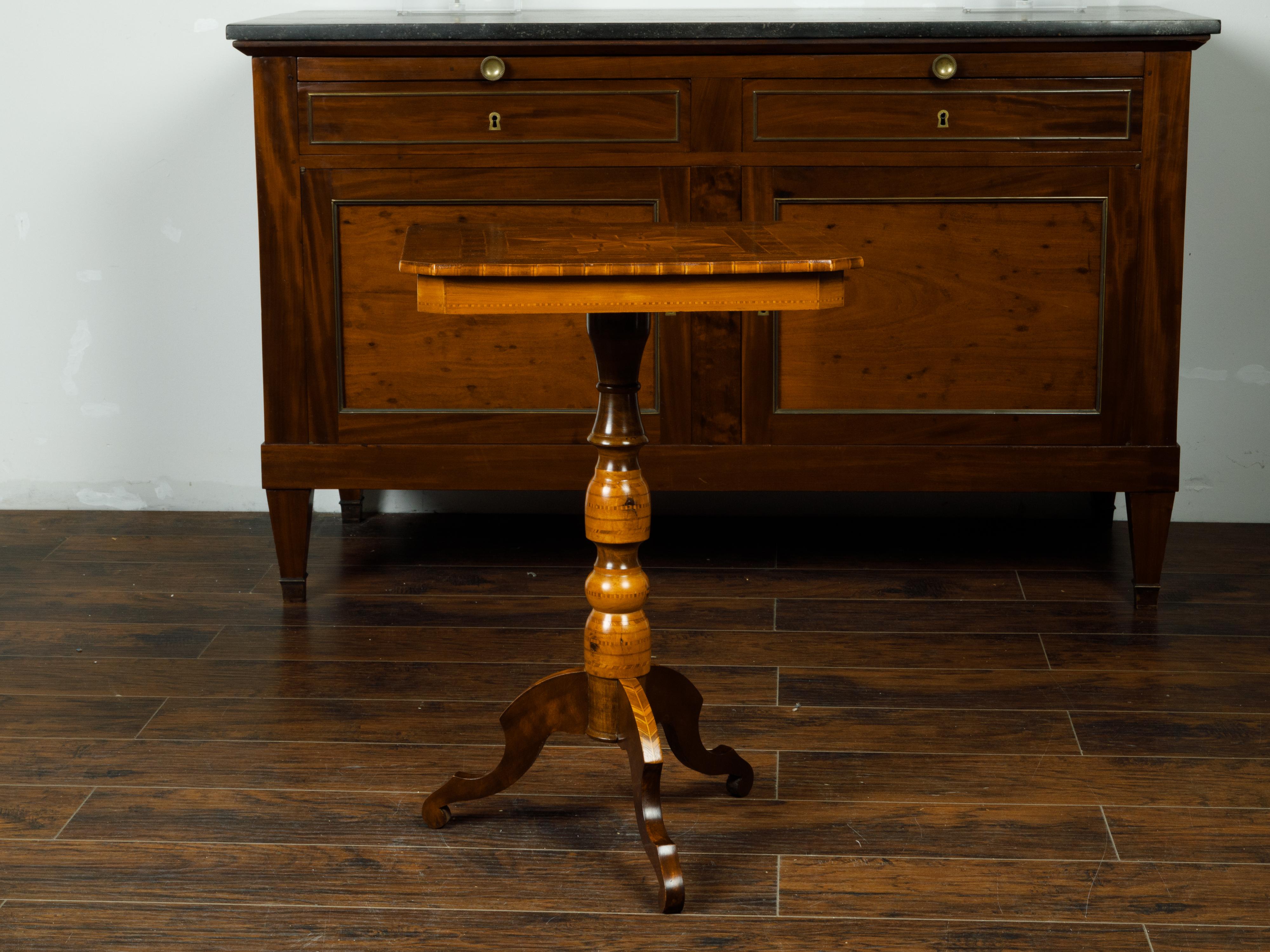 Italian 1880s Guéridon Pedestal Table with Marquetry Décor and Tripod Base For Sale 3