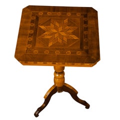 Antique Italian 1880s Guéridon Pedestal Table with Marquetry Décor and Tripod Base