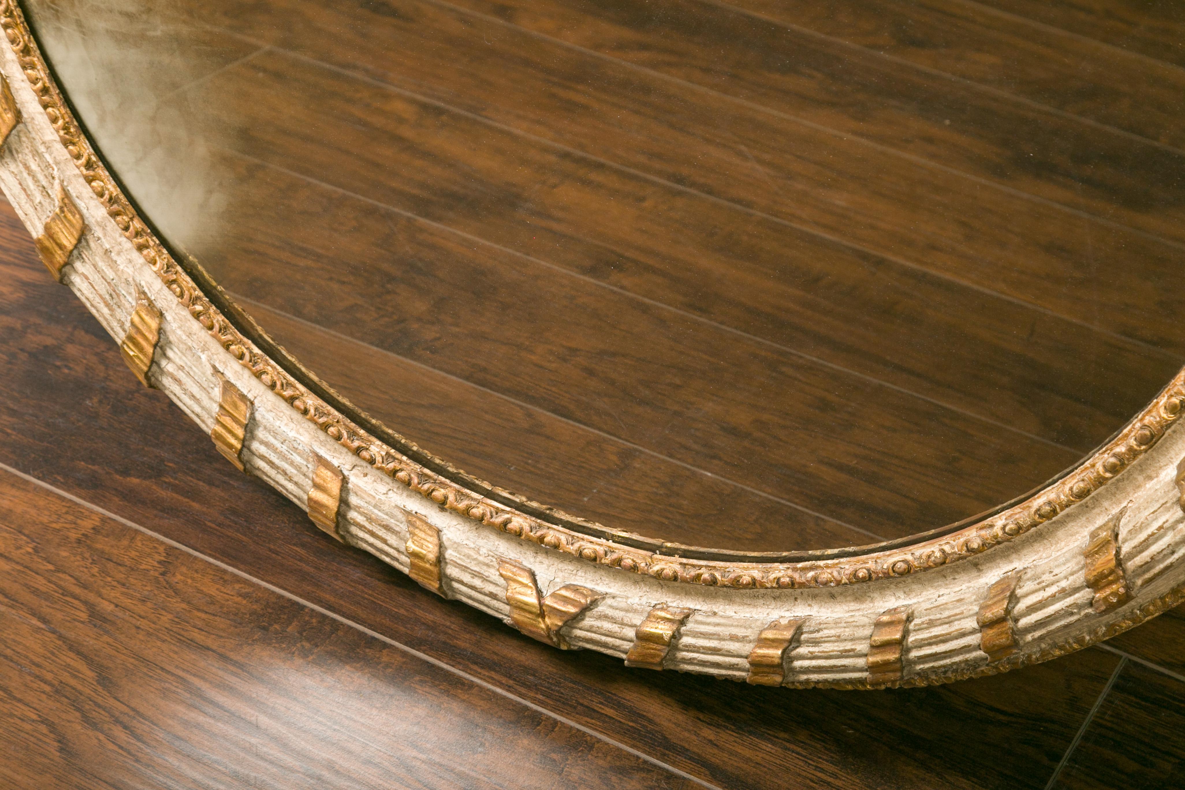 Miroir circulaire italien des années 1880:: doré et peint:: avec ruban sculpté en vente 7