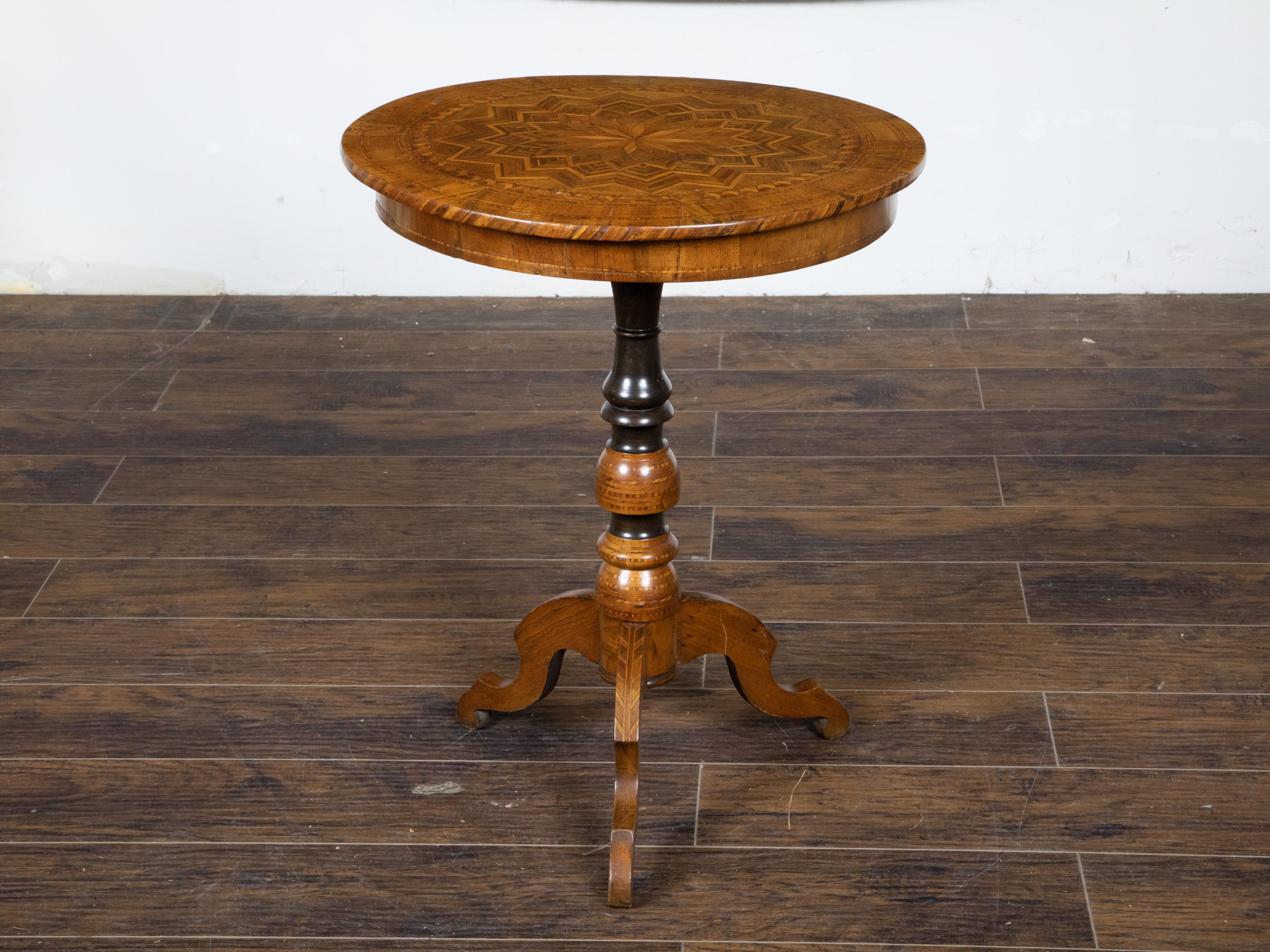 Italian 1890s Walnut Guéridon Table with Marquetry Top and Ebonized Pedestal For Sale 1