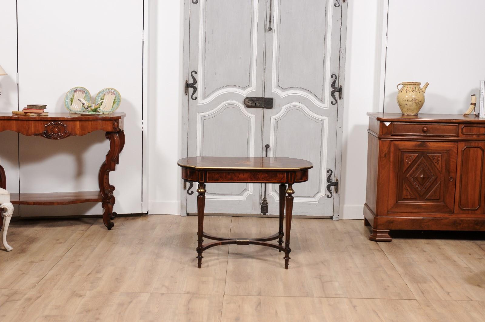 Italian 1890s Walnut, Mahogany and Brass Side Table with Floral Marquetry Décor For Sale 6