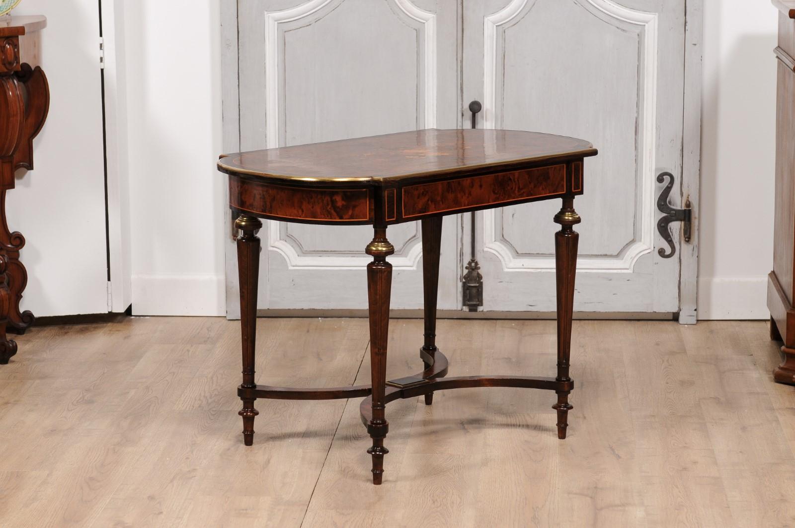 Italian 1890s Walnut, Mahogany and Brass Side Table with Floral Marquetry Décor For Sale 7