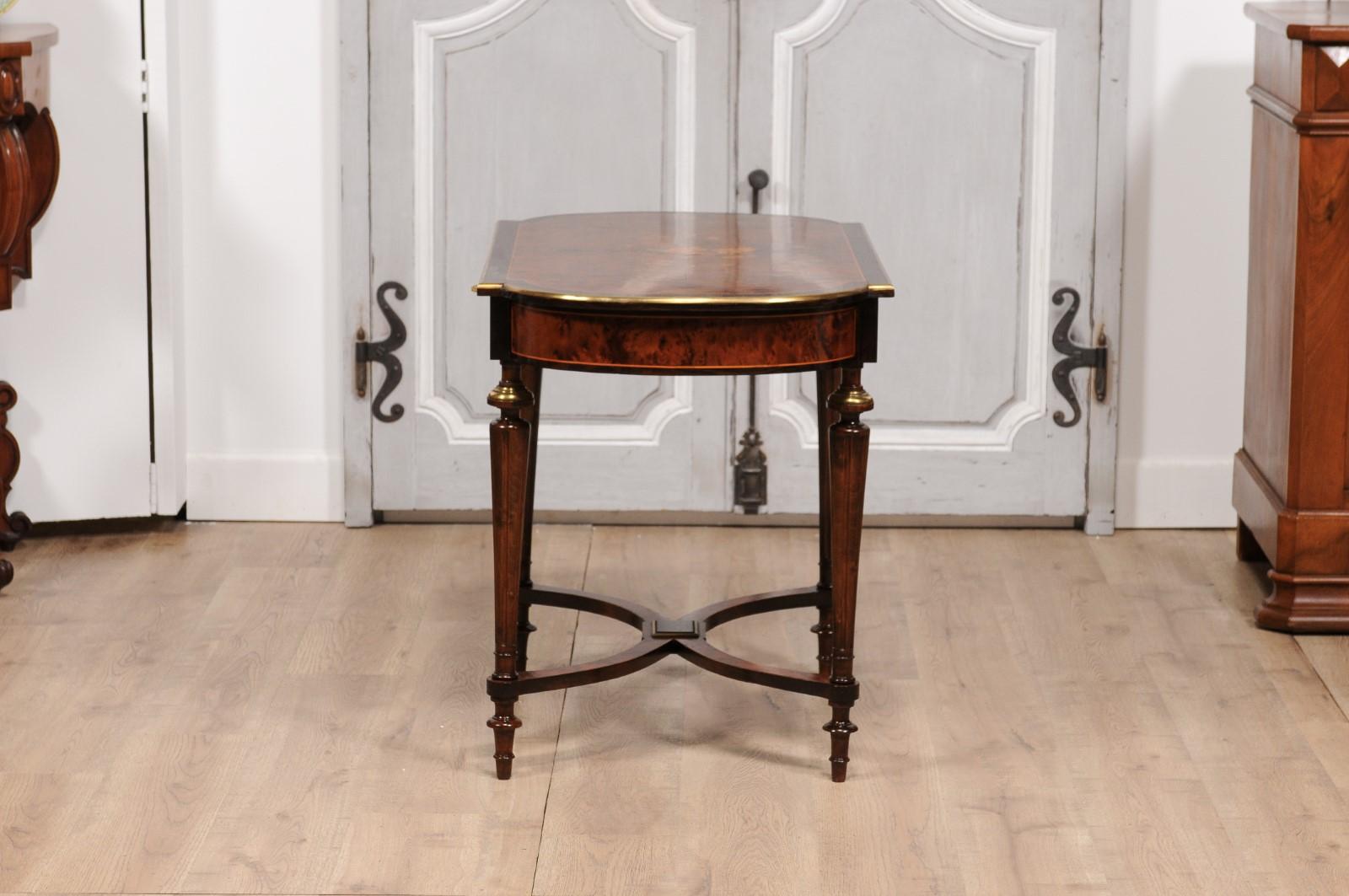 Italian 1890s Walnut, Mahogany and Brass Side Table with Floral Marquetry Décor For Sale 8