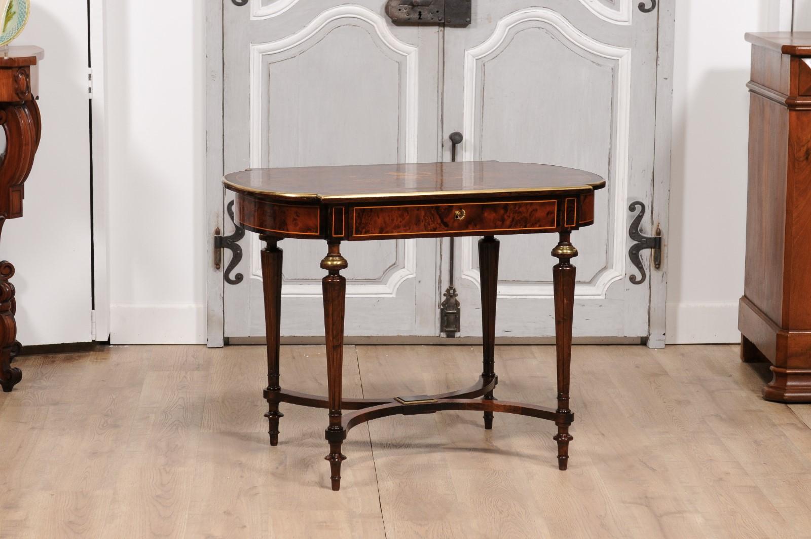 Italian 1890s Walnut, Mahogany and Brass Side Table with Floral Marquetry Décor In Good Condition For Sale In Atlanta, GA