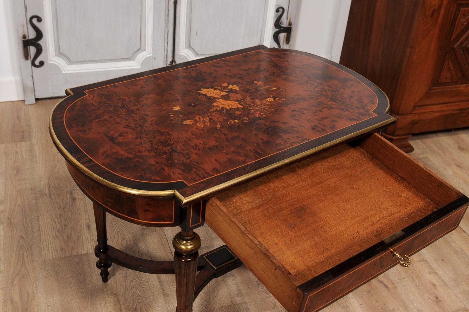 Italian 1890s Walnut, Mahogany and Brass Side Table with Floral Marquetry Décor For Sale 1