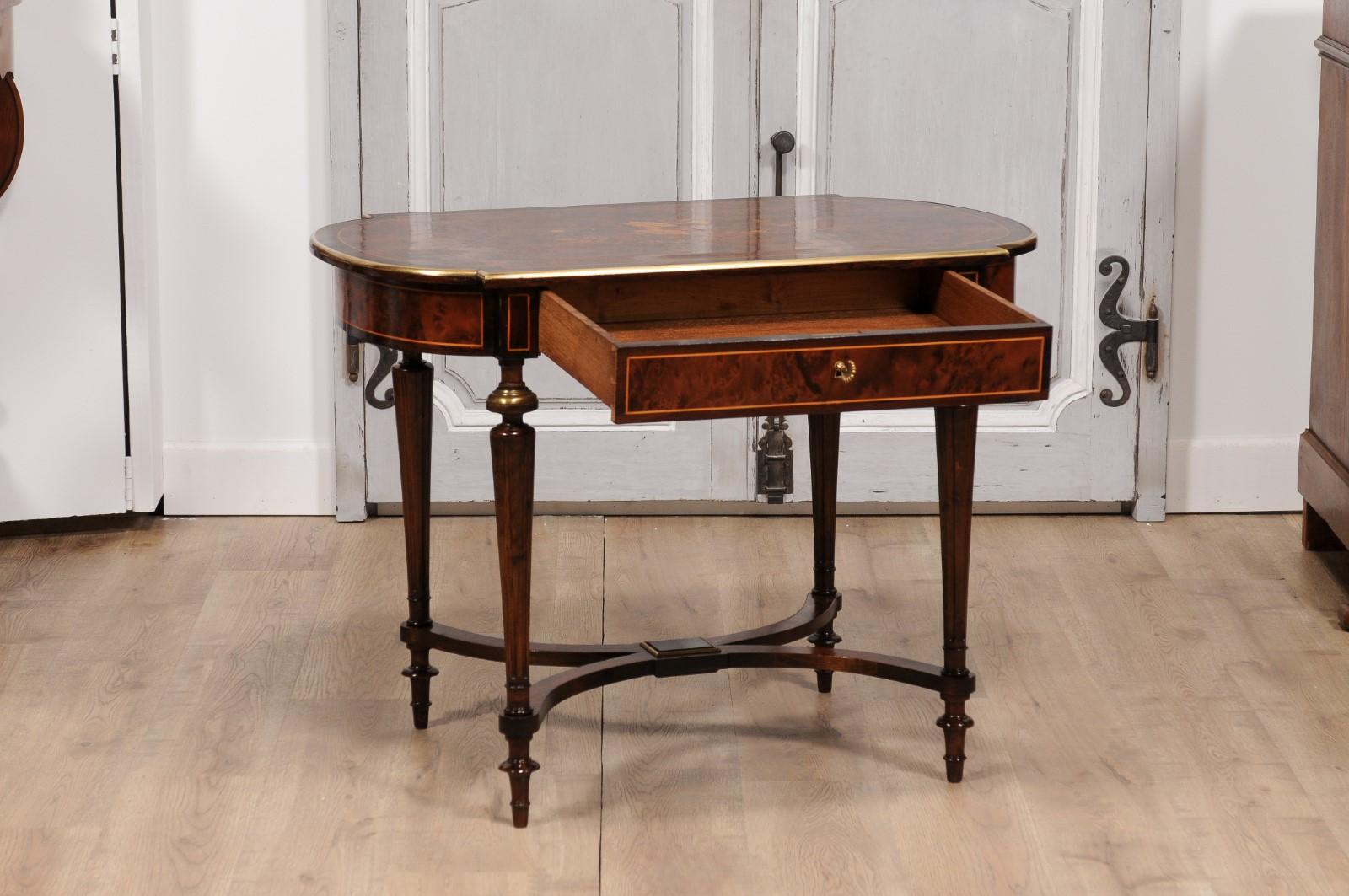 Italian 1890s Walnut, Mahogany and Brass Side Table with Floral Marquetry Décor For Sale 3