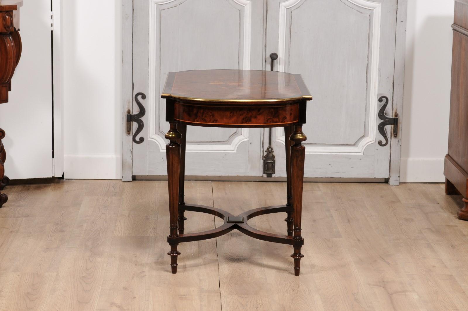 Italian 1890s Walnut, Mahogany and Brass Side Table with Floral Marquetry Décor For Sale 4