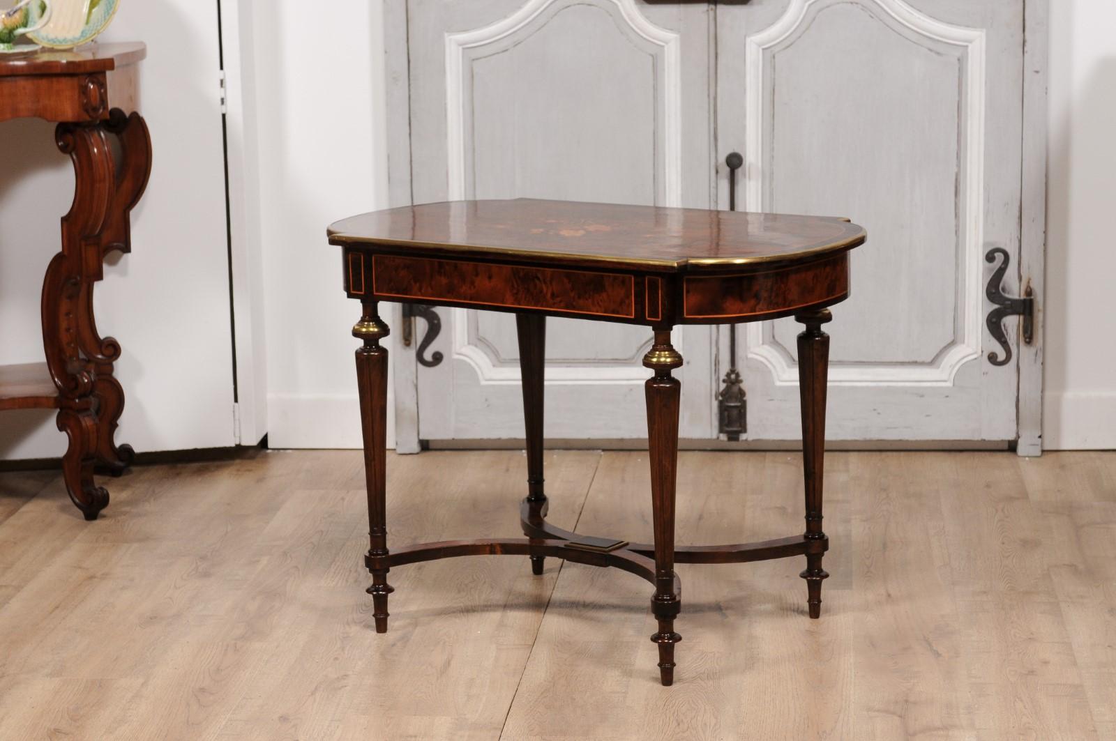 Italian 1890s Walnut, Mahogany and Brass Side Table with Floral Marquetry Décor For Sale 5
