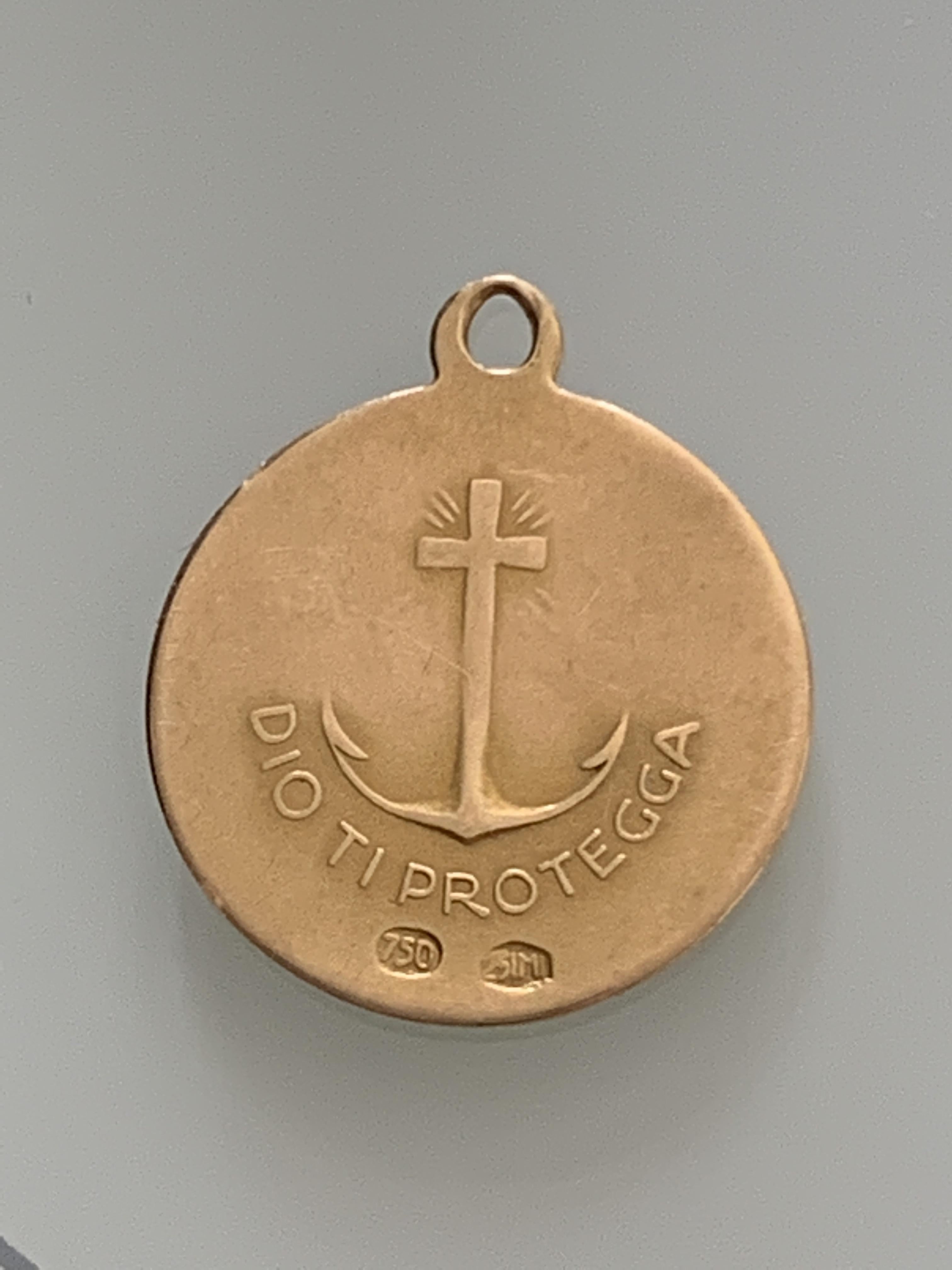 Ciondolo Gesù in oro italiano 18ct In condizioni buone in vendita a London, GB