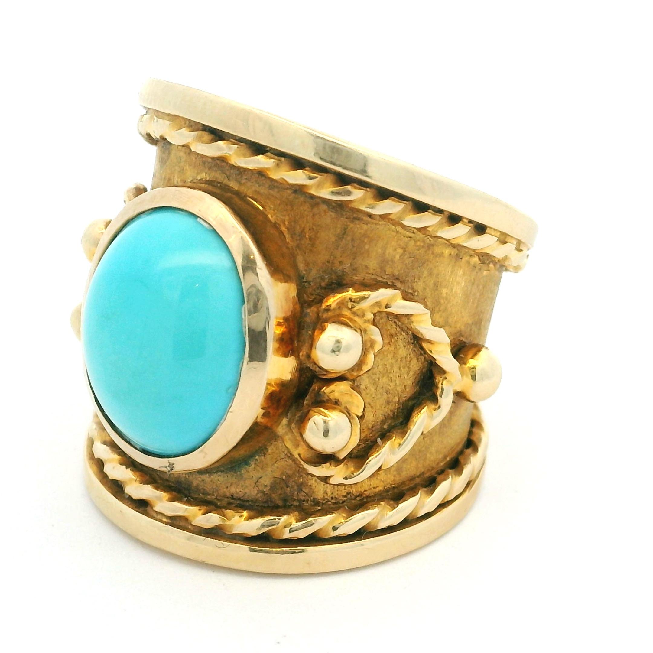 Anillo italiano del Renacimiento Etrusco de 18 quilates con cabujón de turquesa persa, circa 1970 en Excelente estado para la venta en Miami, FL