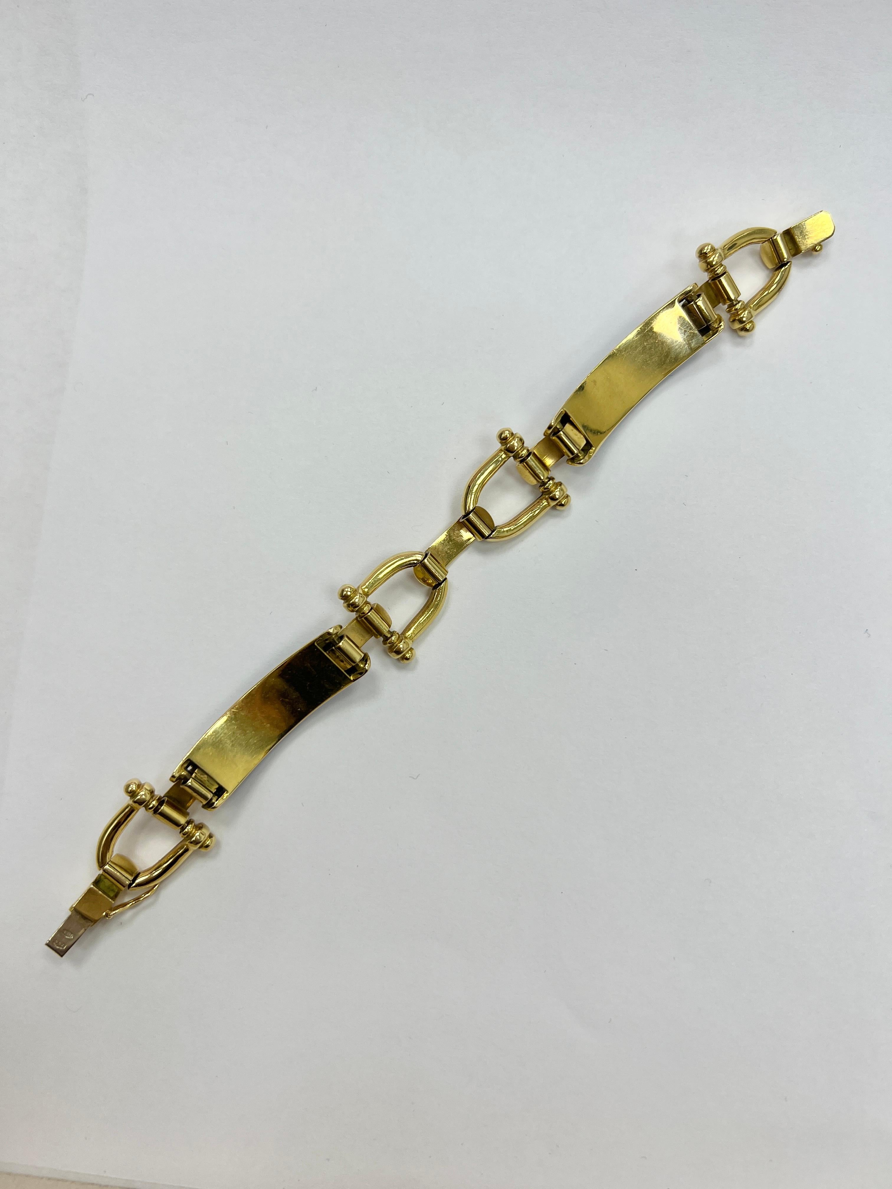 Italian 18k Gold and Enamel Horseshoe Bangle Bracelet.

Details:
18k Gold, Enamel, weight 49.2 grams.

In excellent condition.