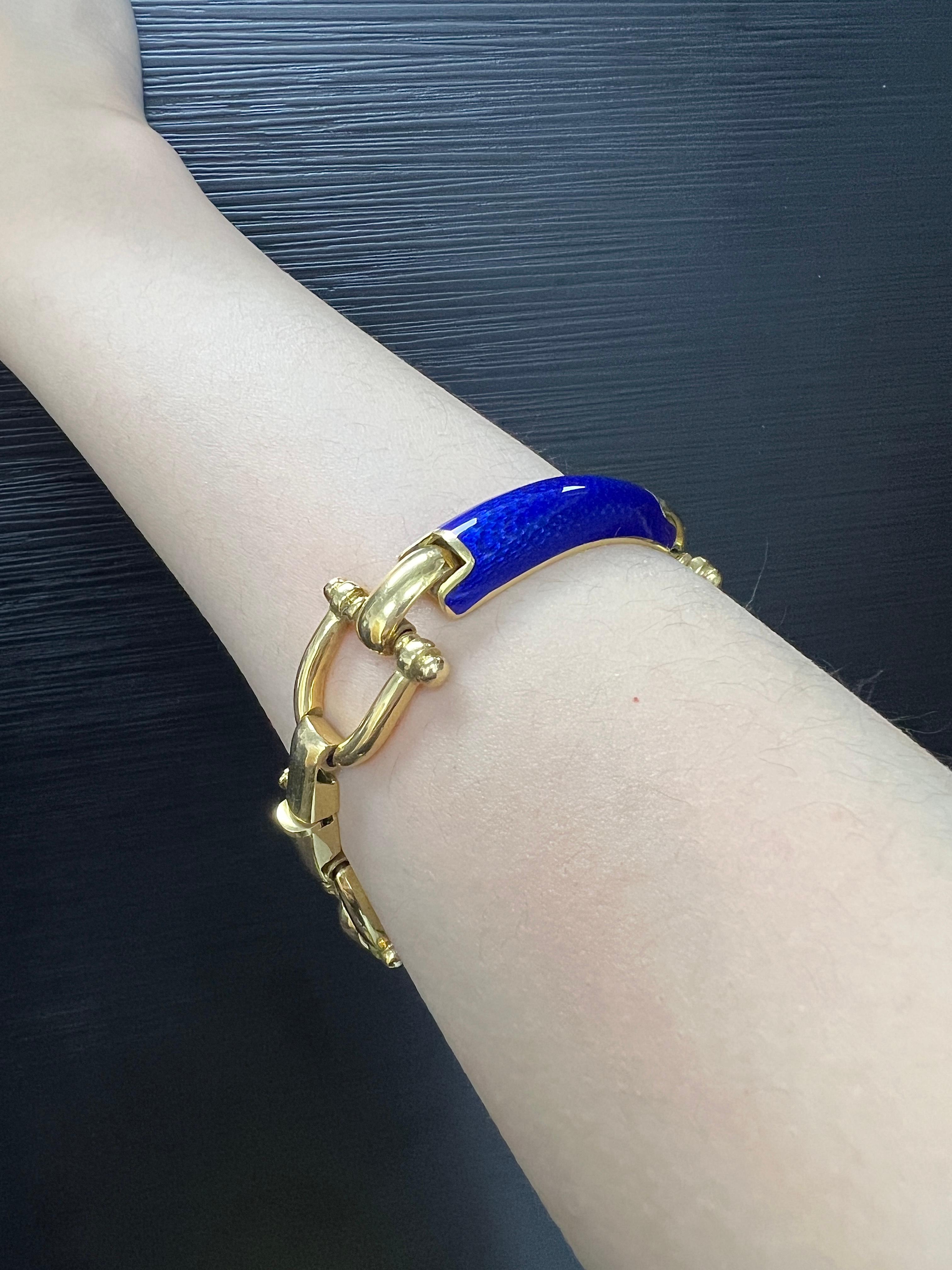 Italian 18k Gold and Enamel Horseshoe-Design Bangle Bracelet im Angebot 1