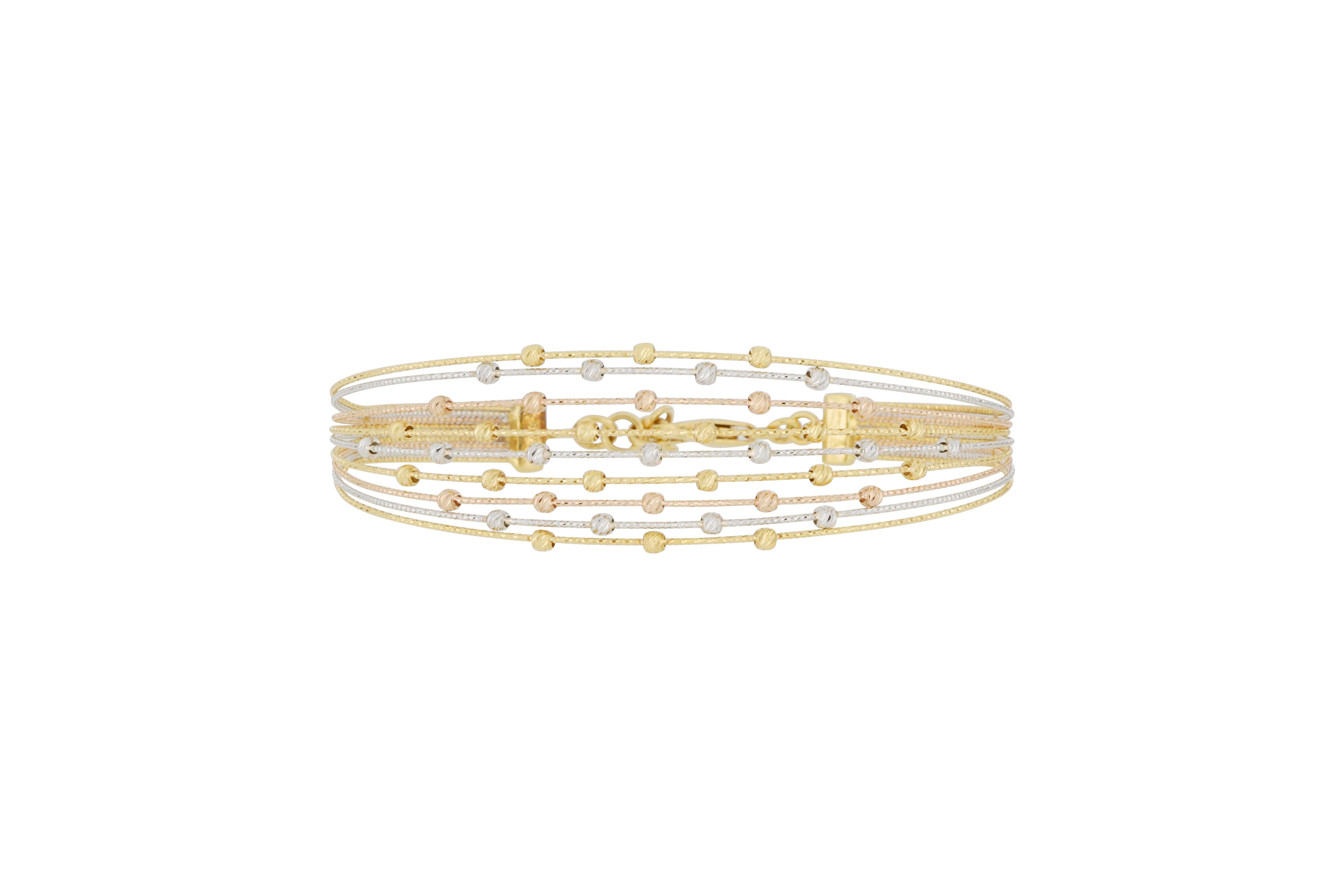 This beautiful Italian jewellery is made of 18K gold, decorated with cut beads in three colours, stitched into a sparkling bangle with graceful fine gold threads, casual and stylish, suitable for everyday wear. The bangle can also be adjusted to