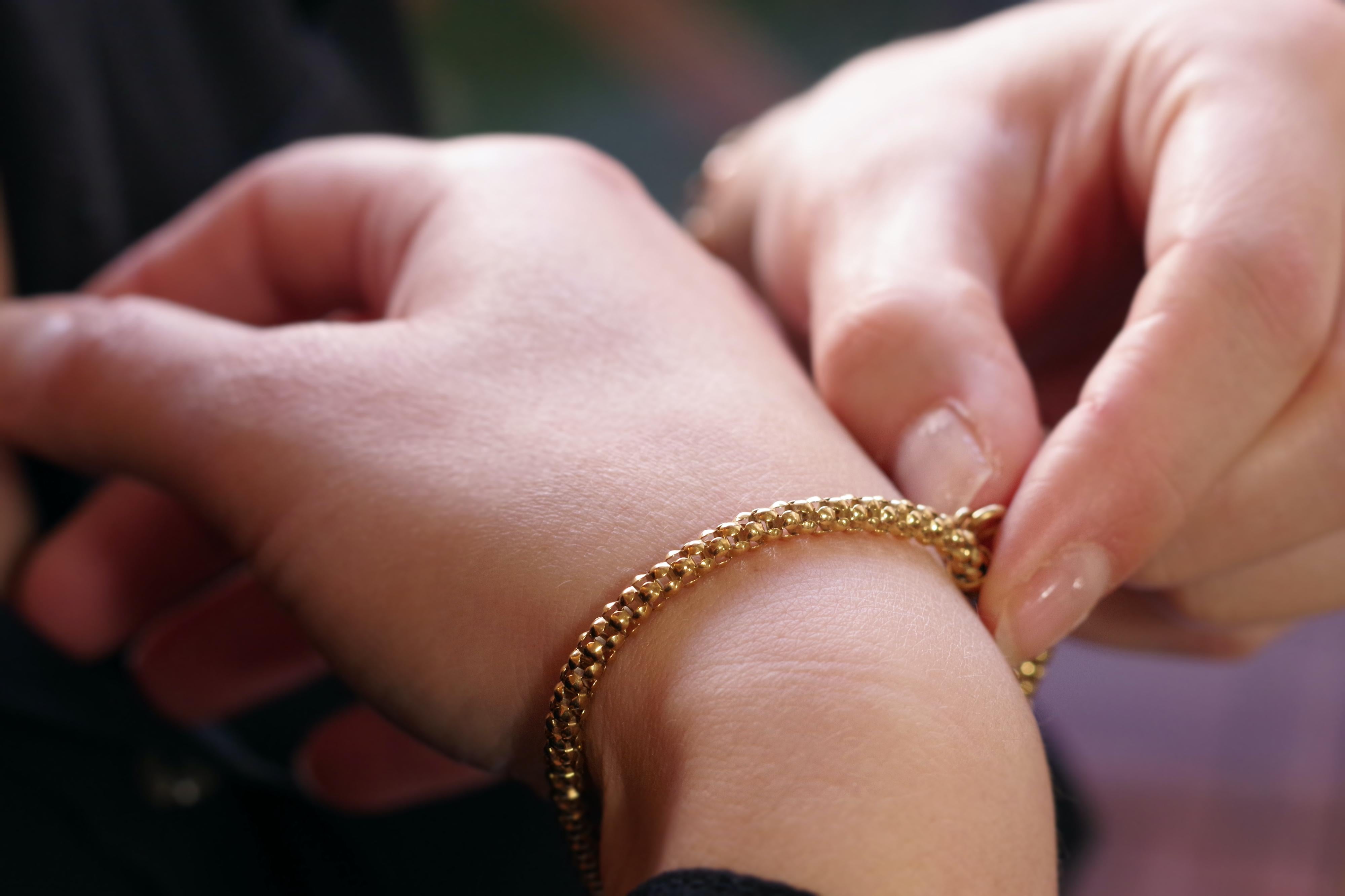 Italian 18k Gold Bracelet, Flexible Mesh, Pre-Owed Gold Bracelet In Fair Condition In PARIS, FR