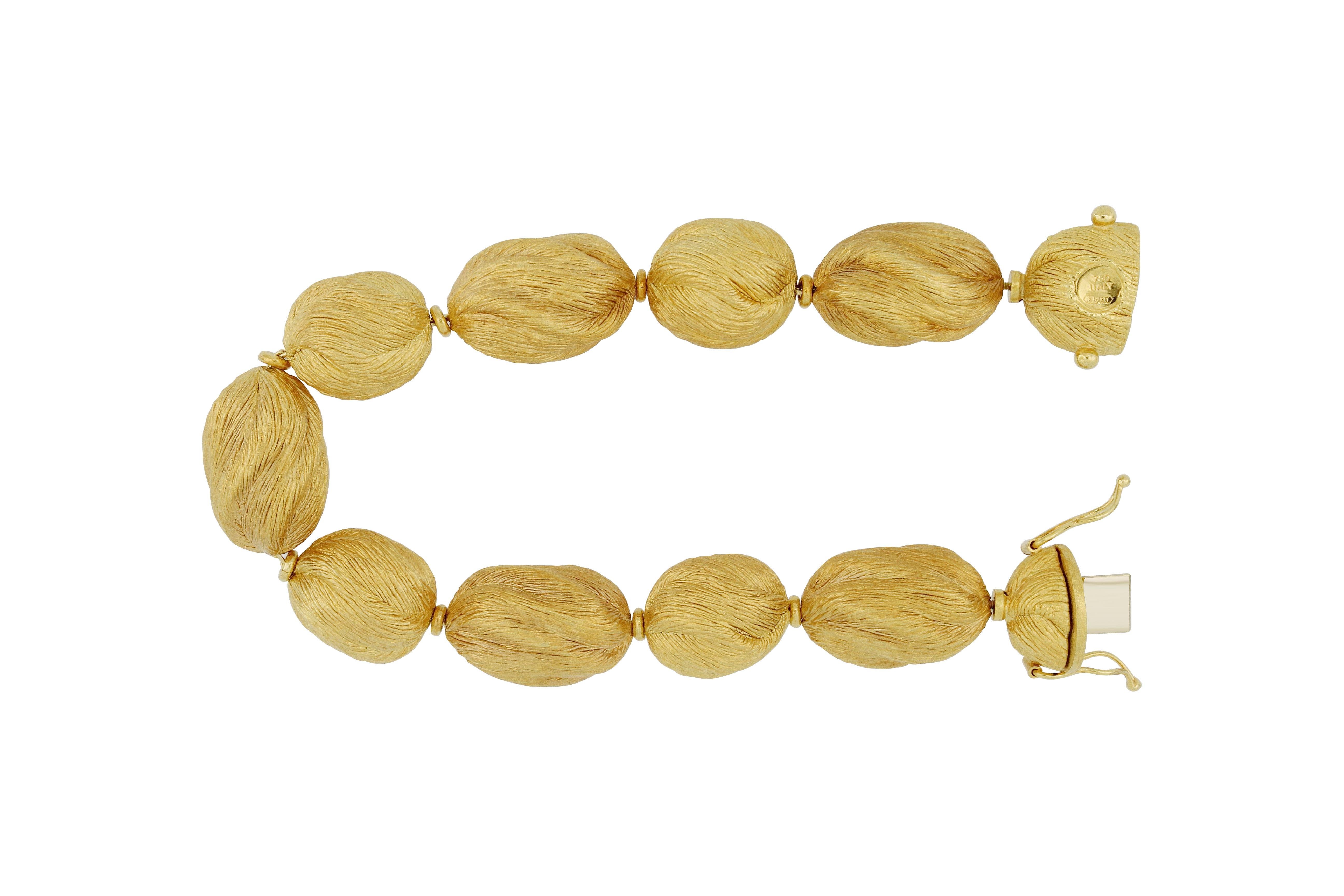 Italienisches 18 Karat Goldarmband mit einzigartigem Design für Damen oder Herren im Angebot
