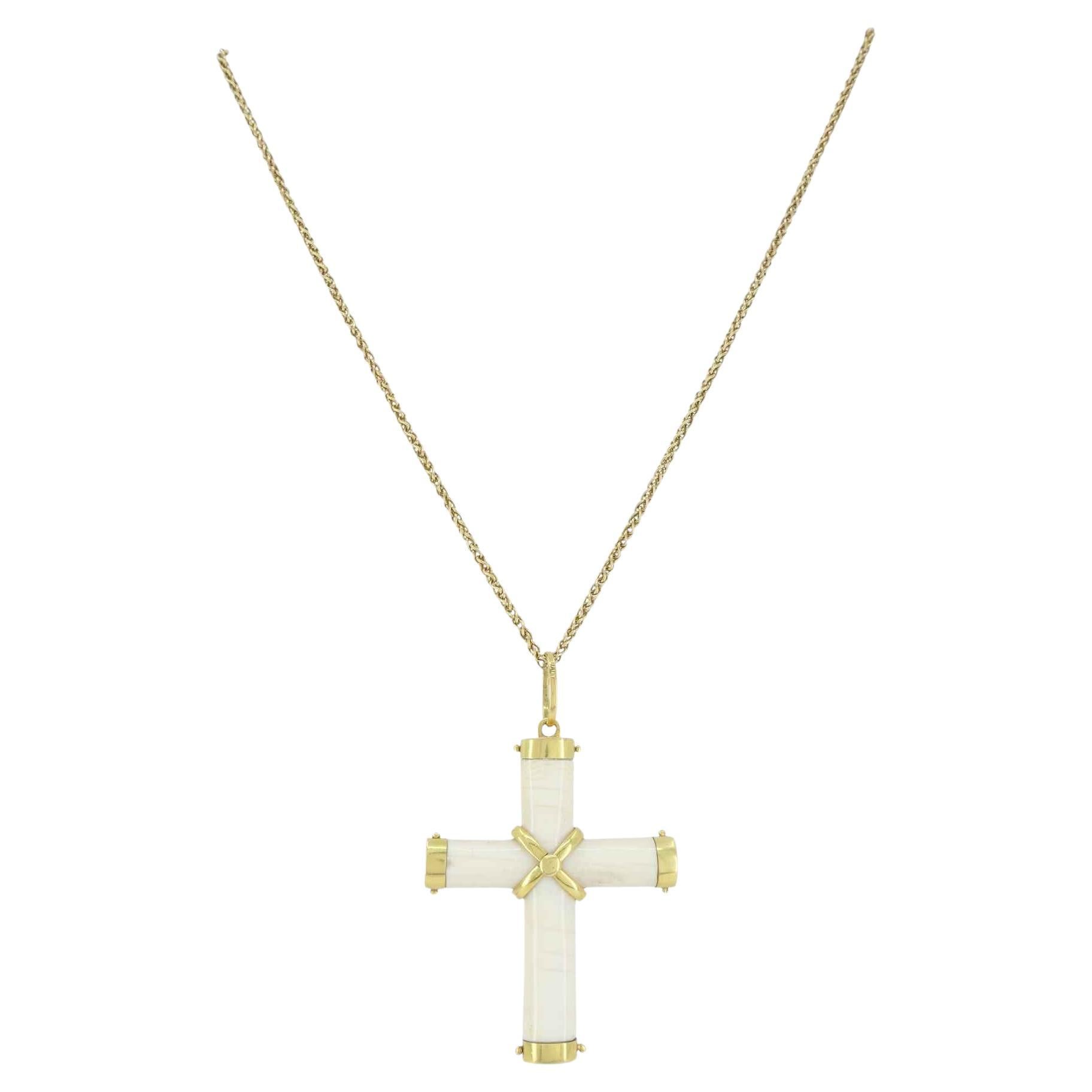 Italienische 18K Gold geschnitzt Knochen Kreuz Anhänger 14K Gold Kette Halskette im Angebot
