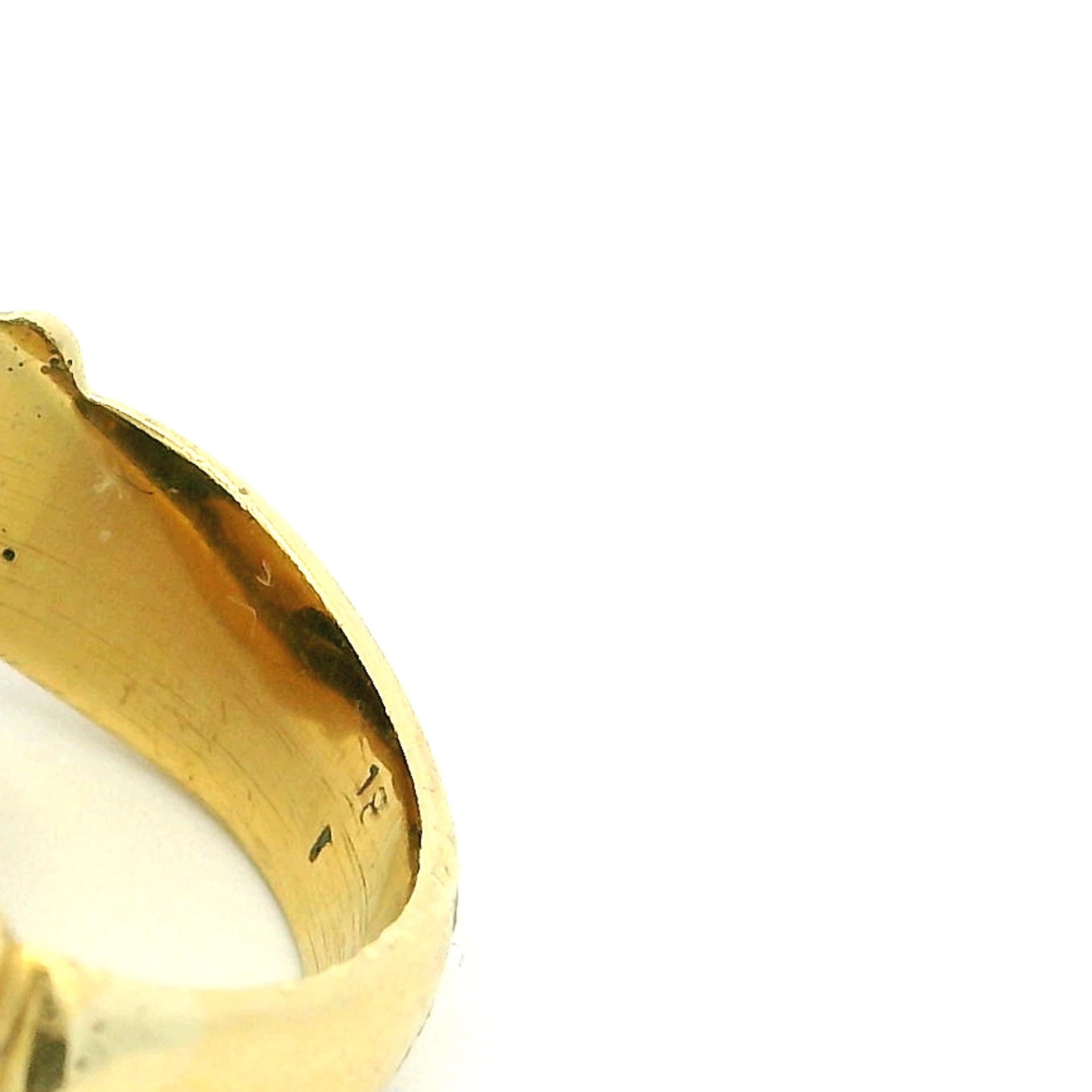 Italian 18K Gold Carved Lapis Lazuli Bombe Ring, 1970s Modernist Statement Desig in vendita 6