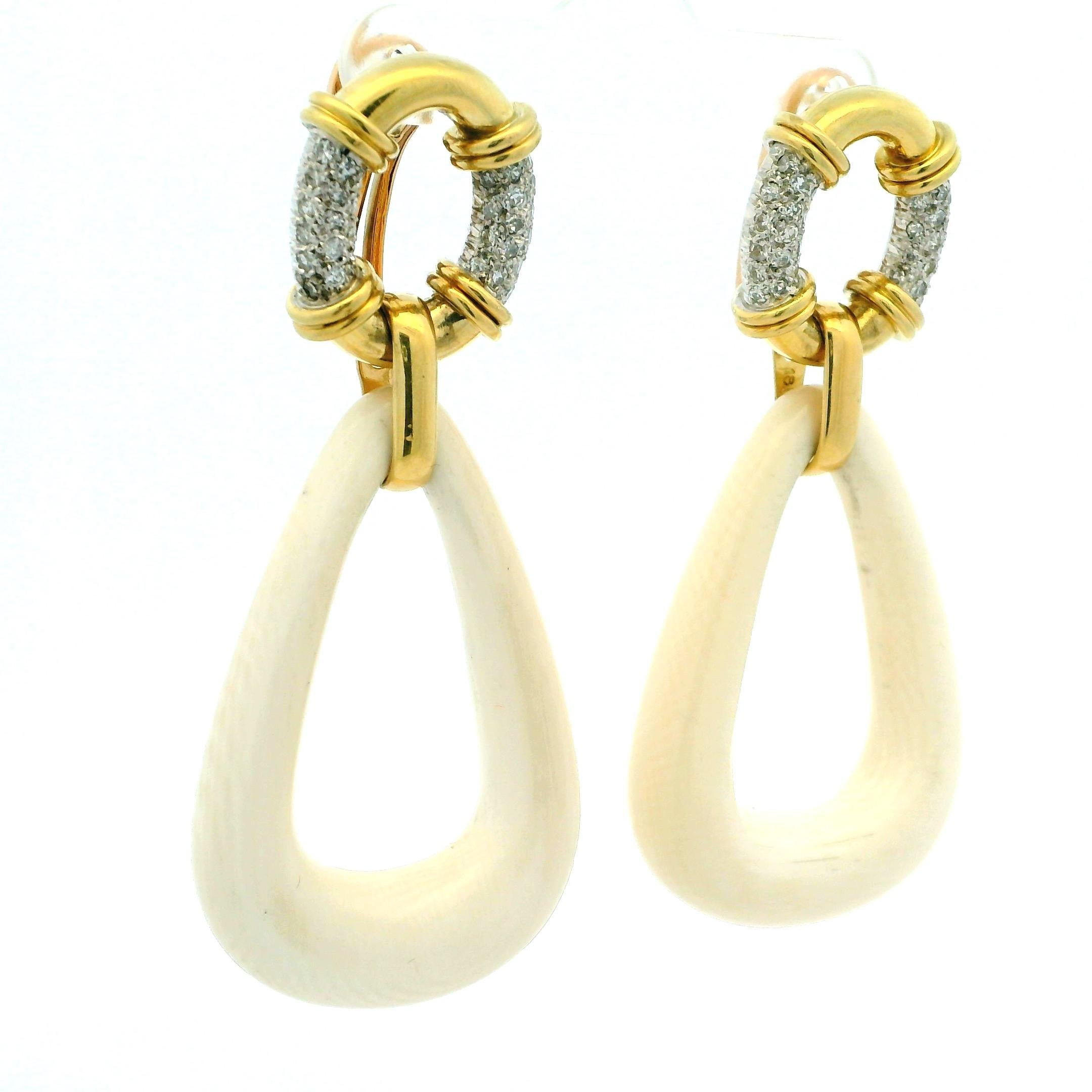 Italienische Cabrio-Ohrringe aus 18K Gold mit Diamanten und geschnitztem Knochen (Modernistisch) im Angebot