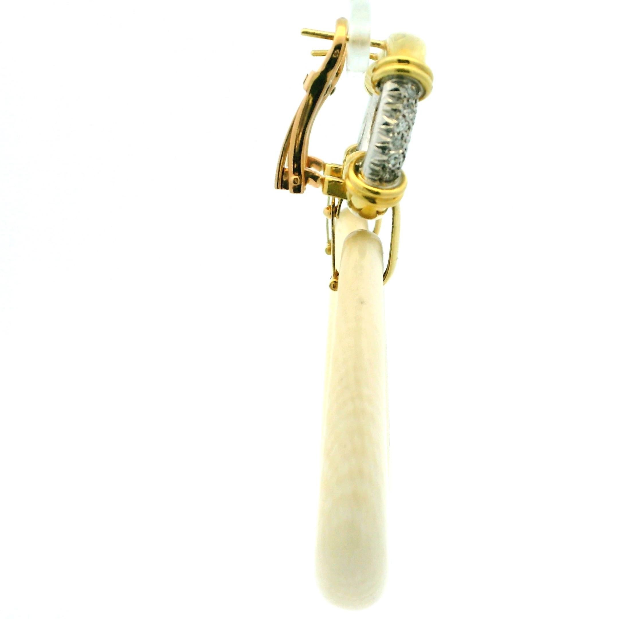 Italienische Cabrio-Ohrringe aus 18K Gold mit Diamanten und geschnitztem Knochen im Zustand „Hervorragend“ im Angebot in Miami, FL