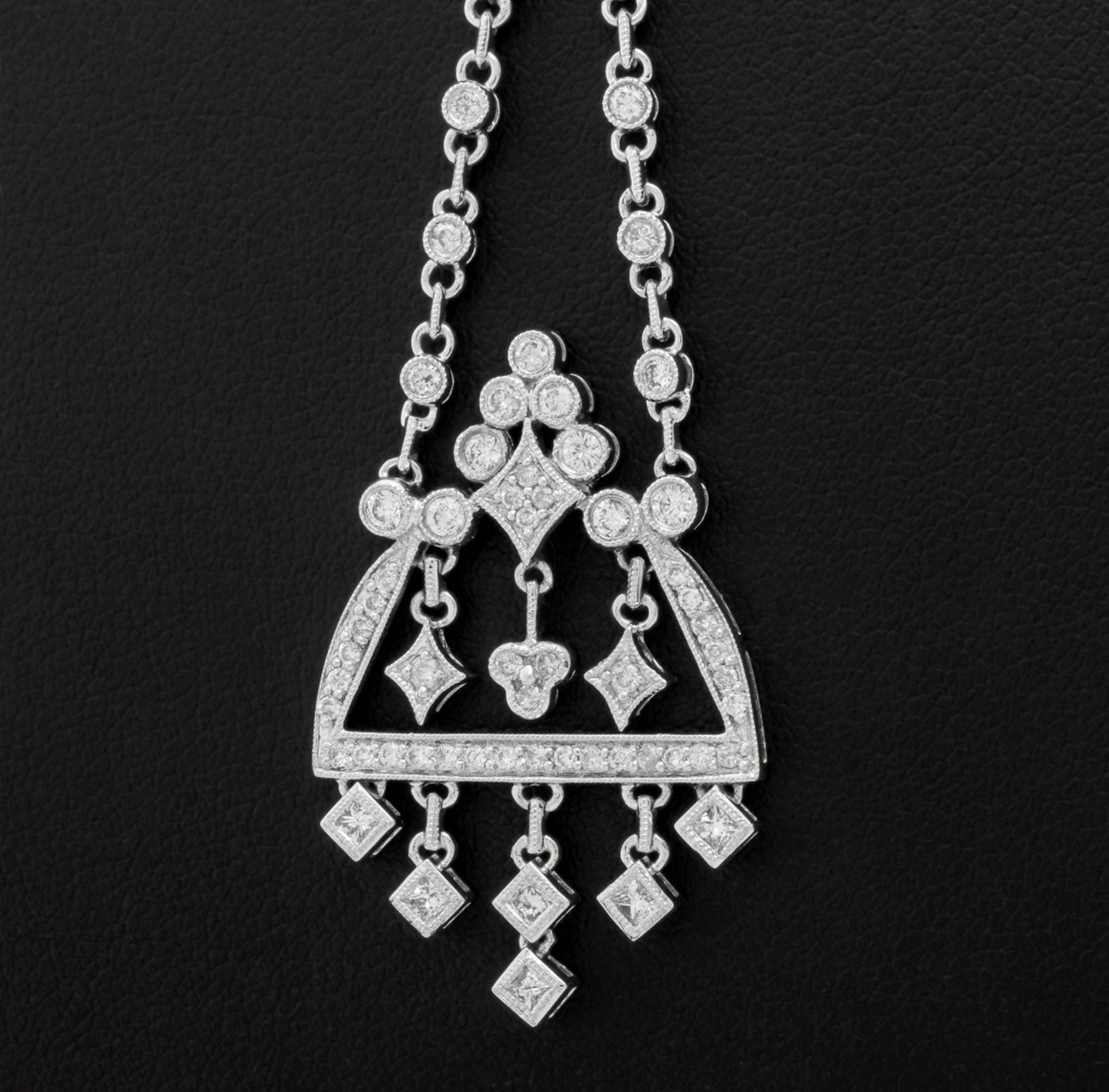 Italian 18K Gold Diamond Drop Pendant Necklace in vendita 2