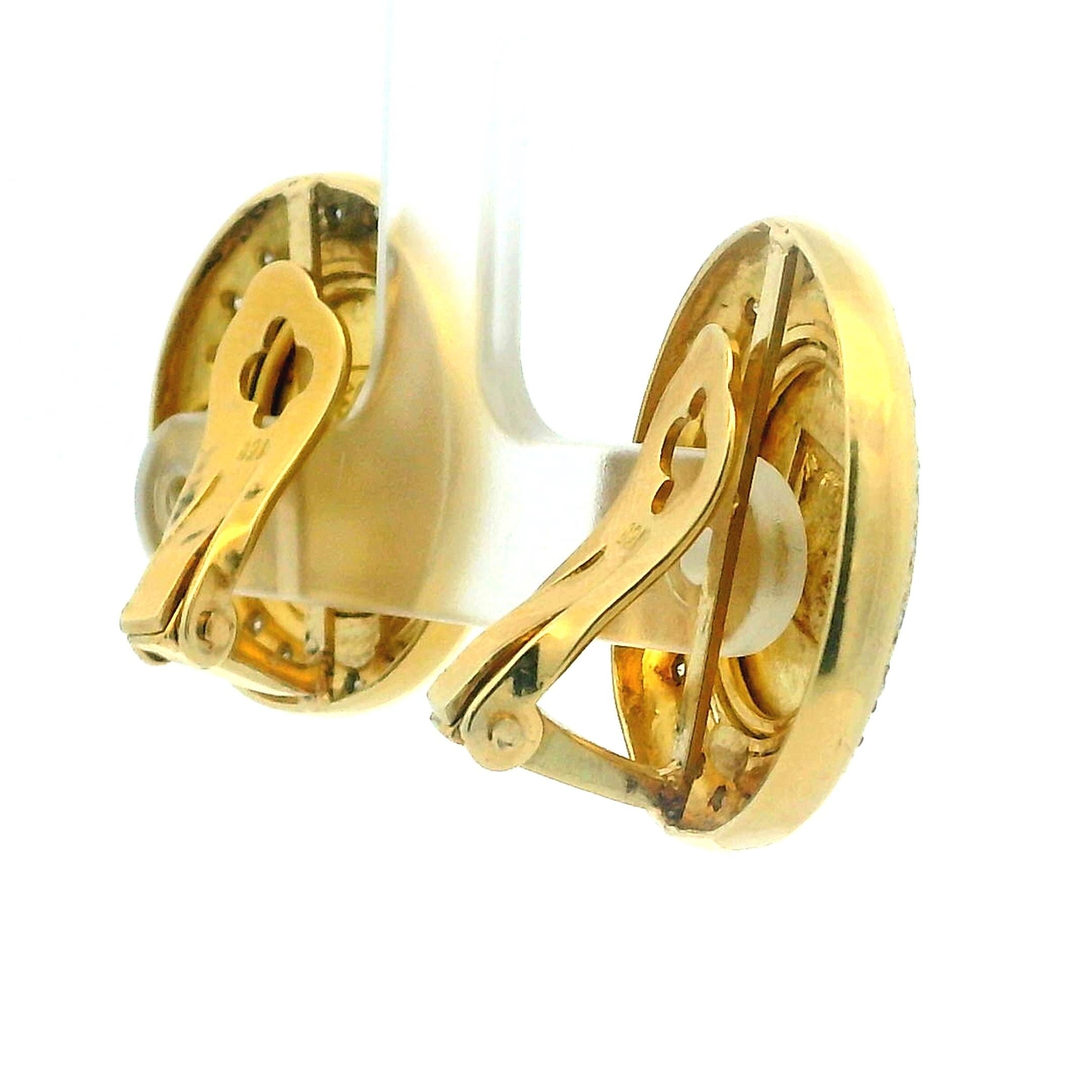 Taille ronde Boucles d'oreilles italiennes en or 18K et diamants avec motif de pièces d'Athéna et de hibou, Circa 1980 en vente