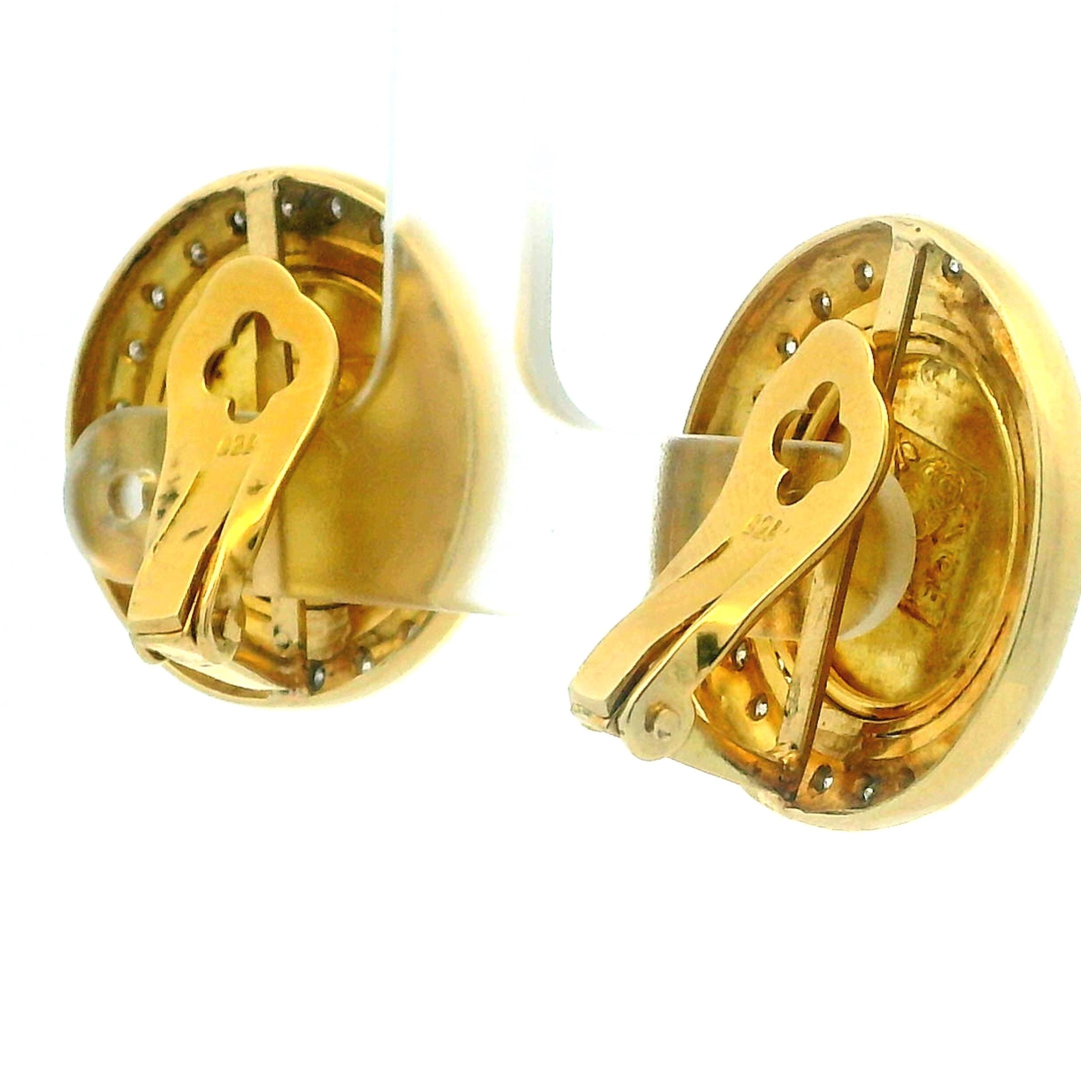 Boucles d'oreilles italiennes en or 18K et diamants avec motif de pièces d'Athéna et de hibou, Circa 1980 Excellent état - En vente à Miami, FL